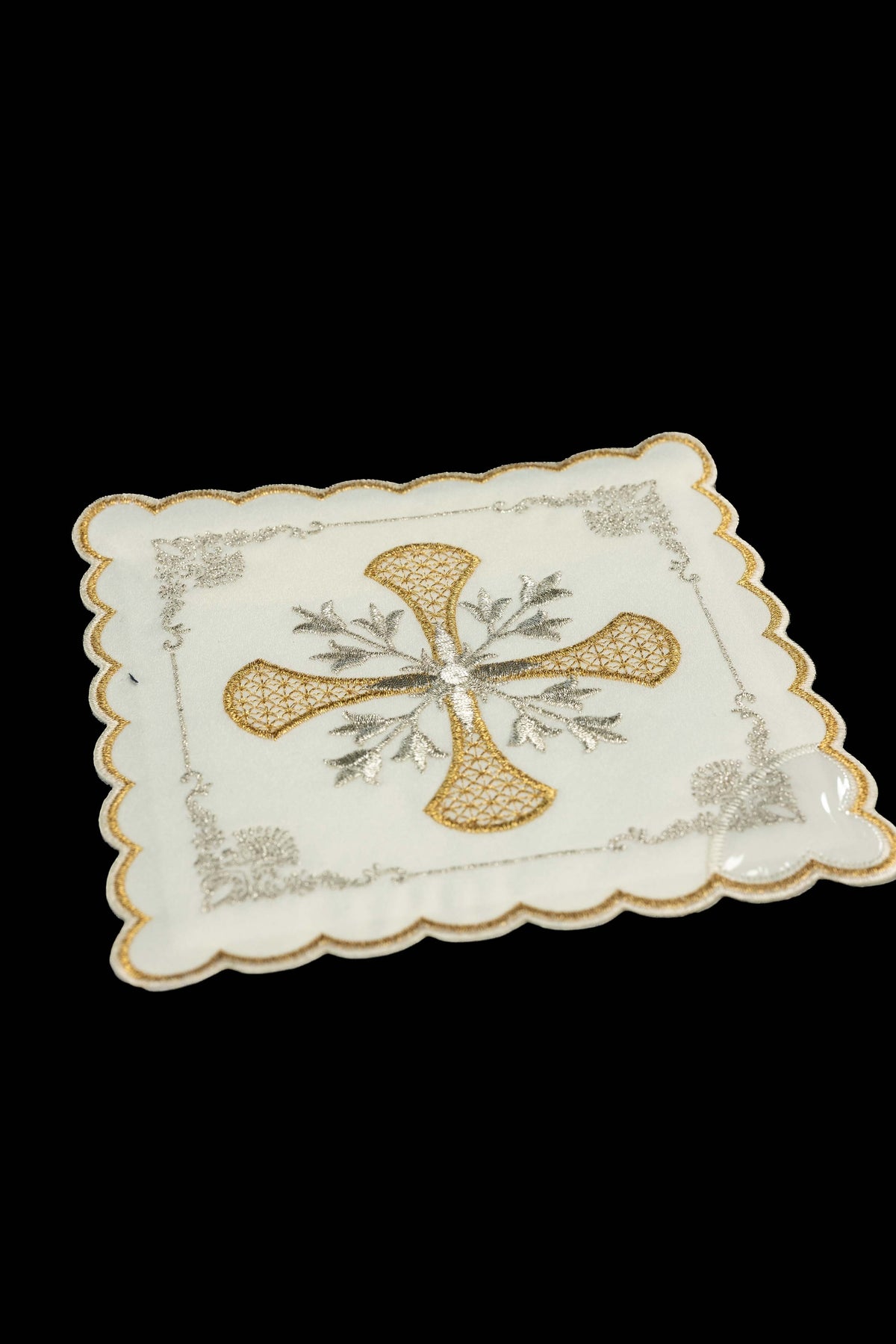 Komplet czterech palków liturgicznych z haftem krzyża