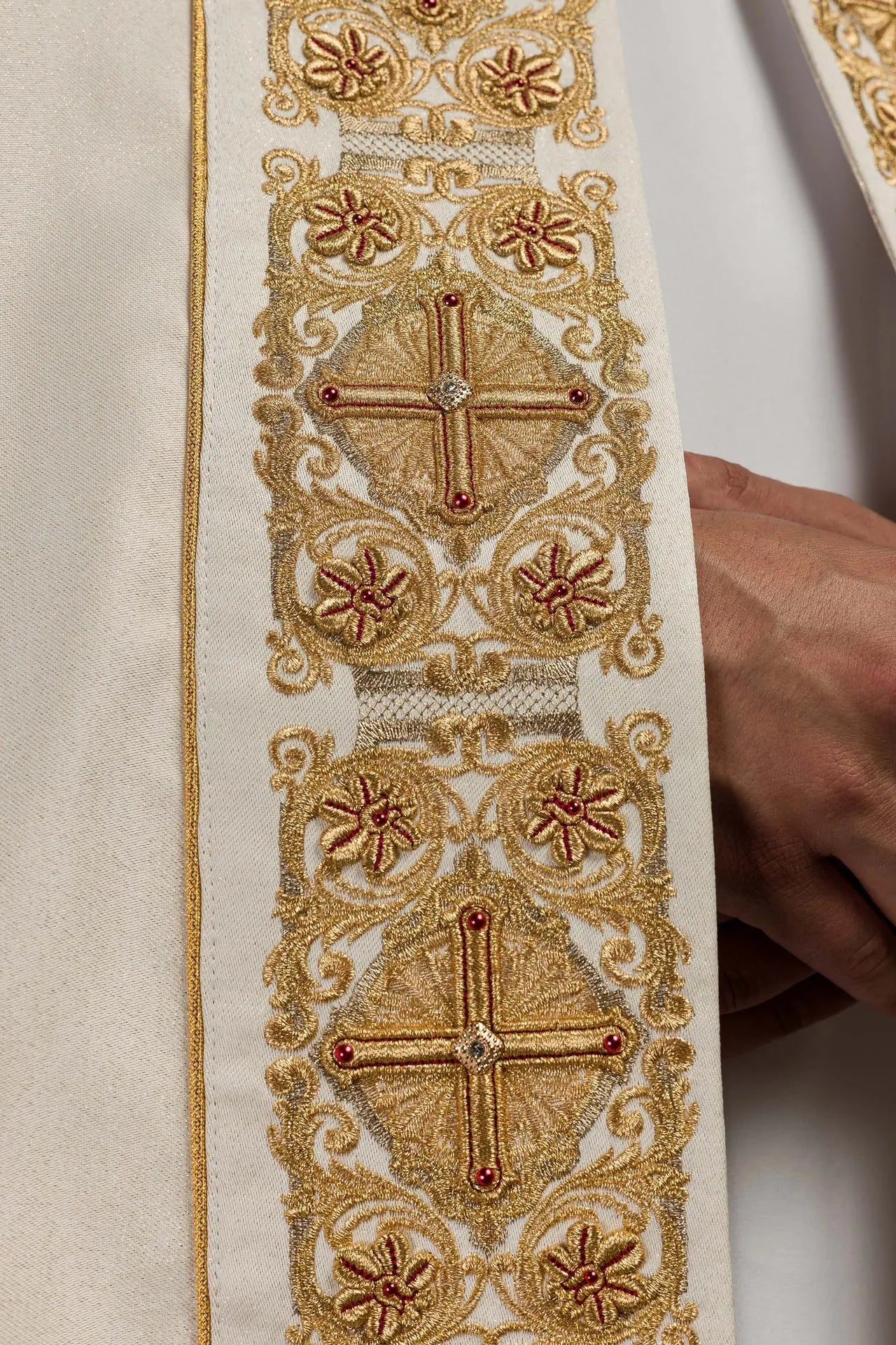 Peleryna liturgiczna z bogato zdobionym pasem 150 cm