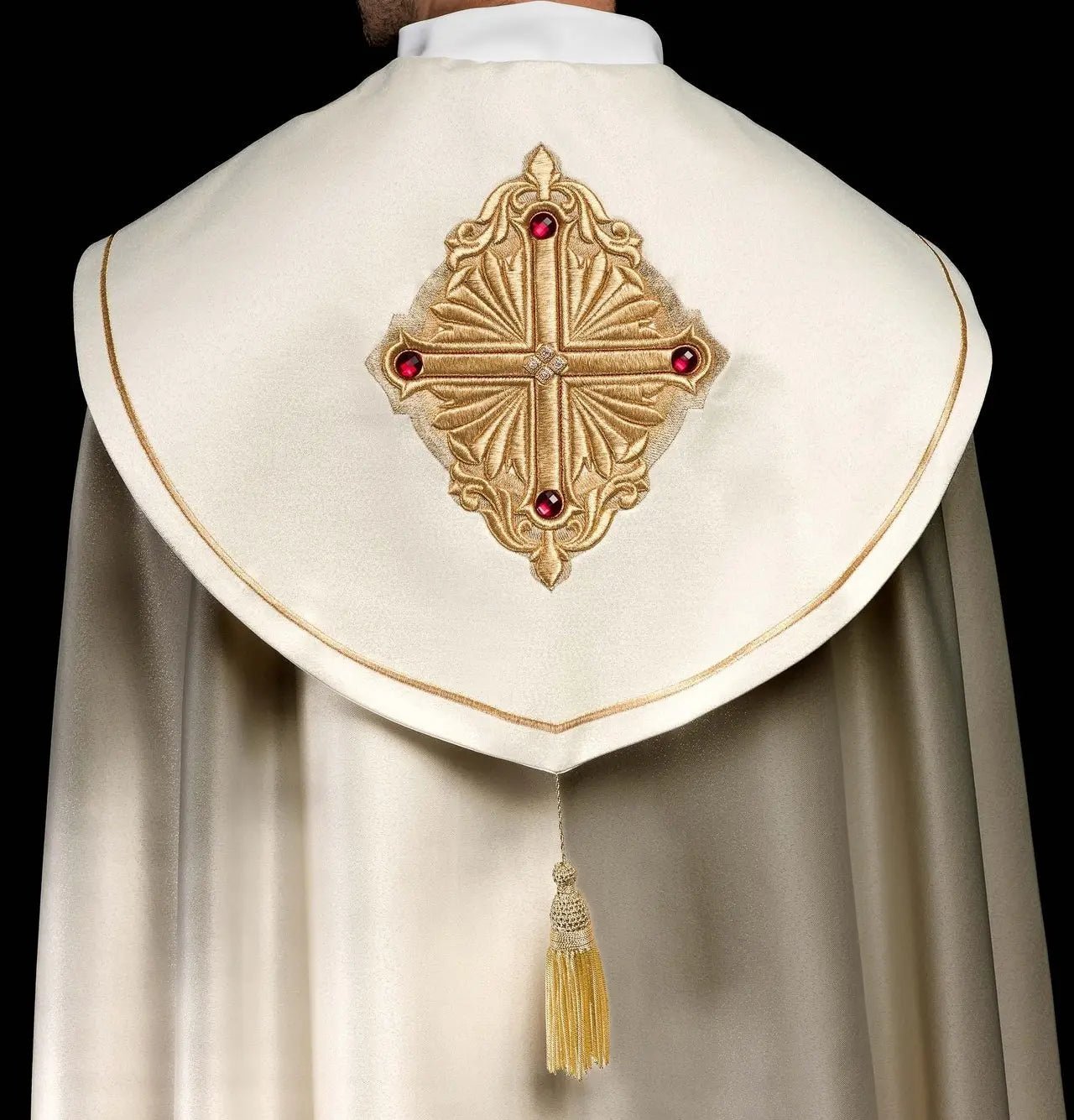 Peleryna liturgiczna z bogato zdobionym pasem 150 cm