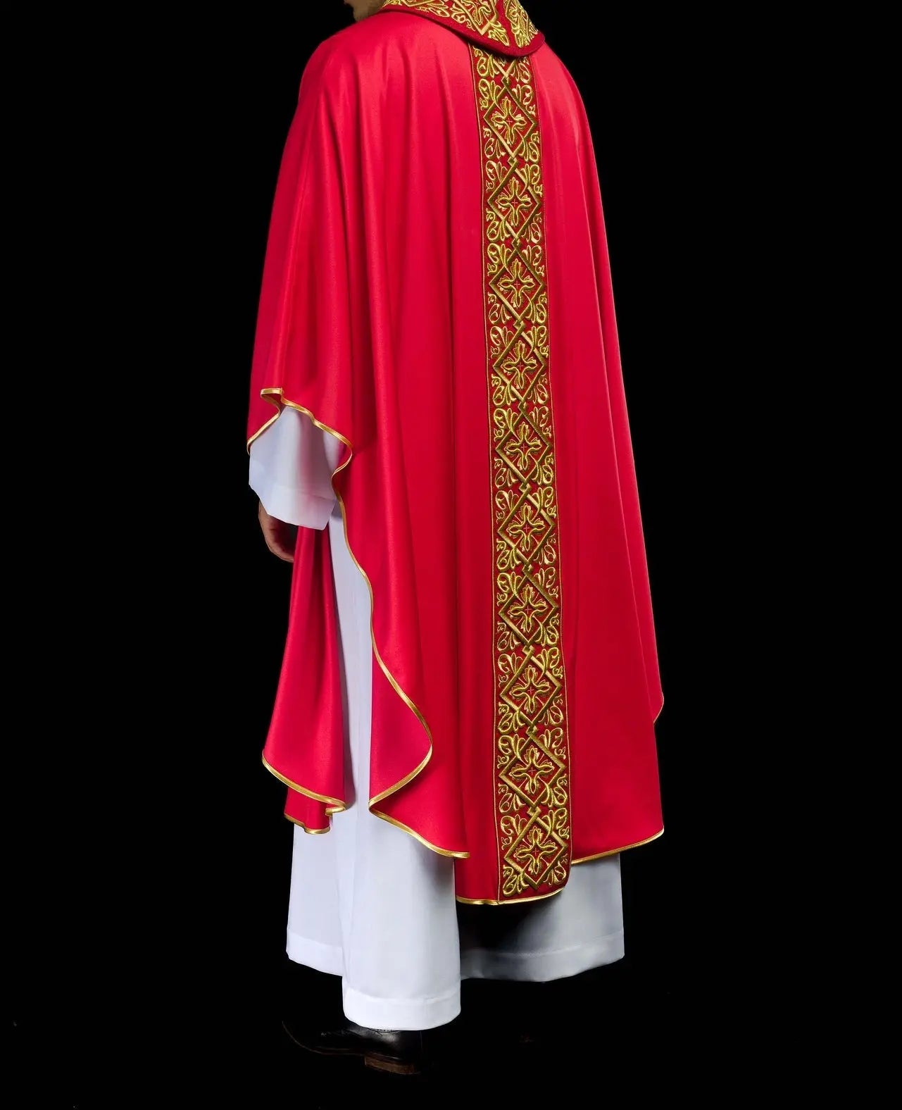 Chasuble richly embroidered floral motif with crosses Red