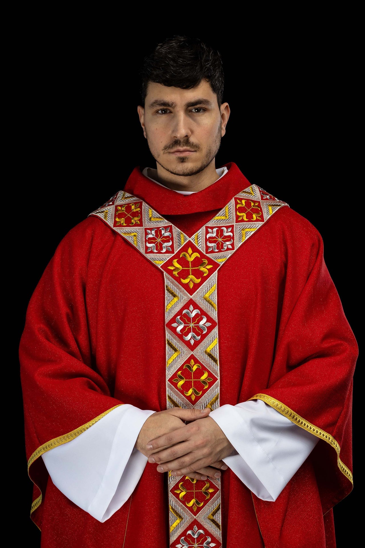 Haftowany pas na ornat w zestawie z ornatem czerwony - ORNATY.PL