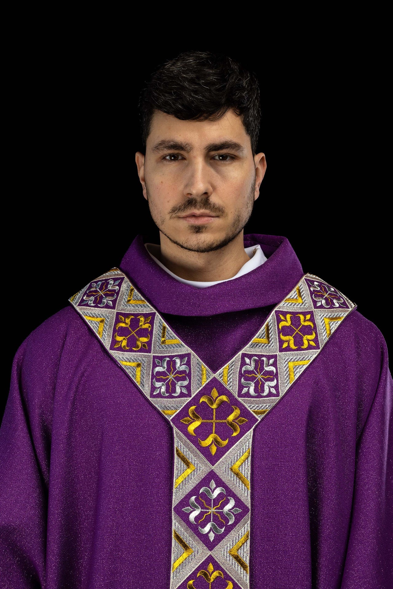 Haftowany pas na ornat w zestawie z ornatem fioletowy - ORNATY.PL