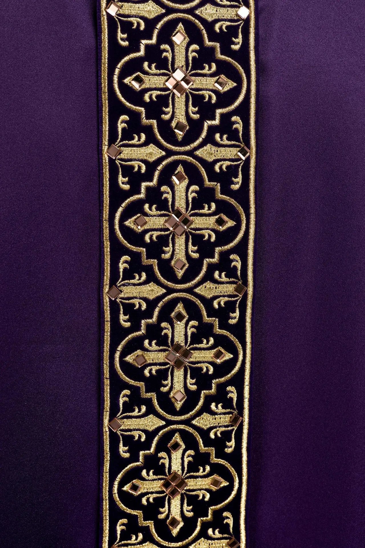 Purple chasuble decorated with 500 stones with narrow band