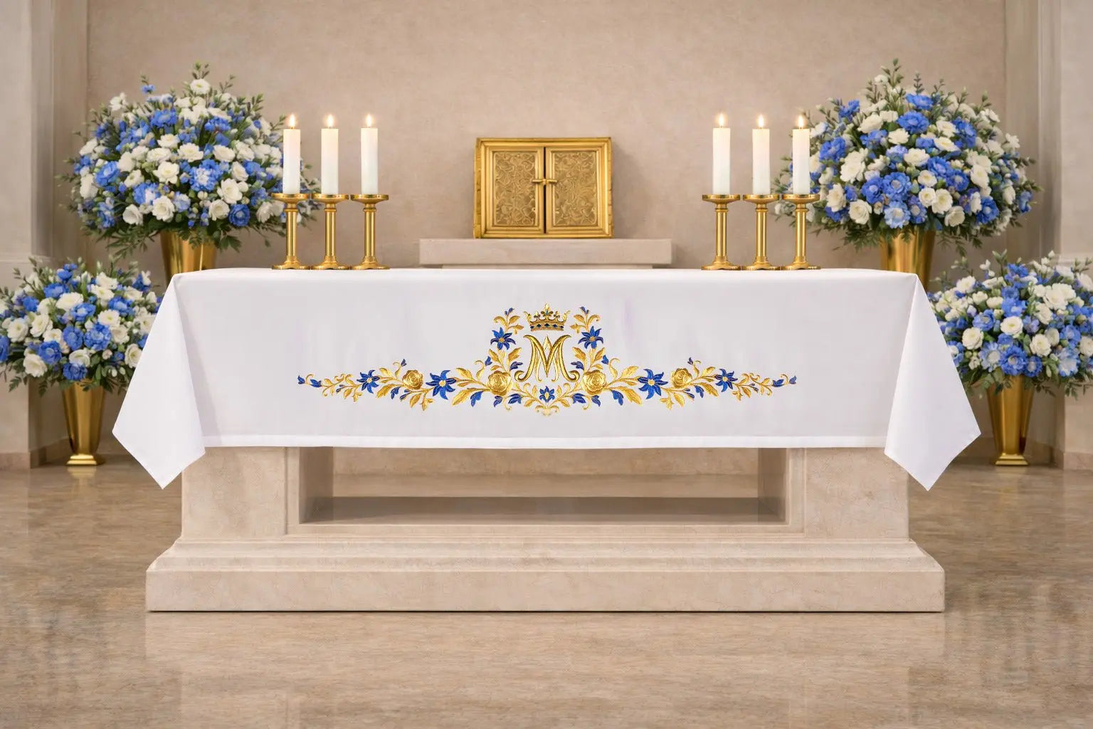Obrus ołtarzowy z haftem maryjnym monogramu