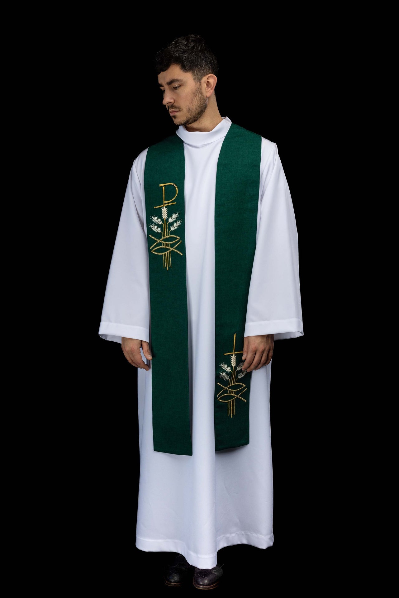 Stuła haftowana z motywem Pax, ryby i kłosa zielona - ORNATY.PL