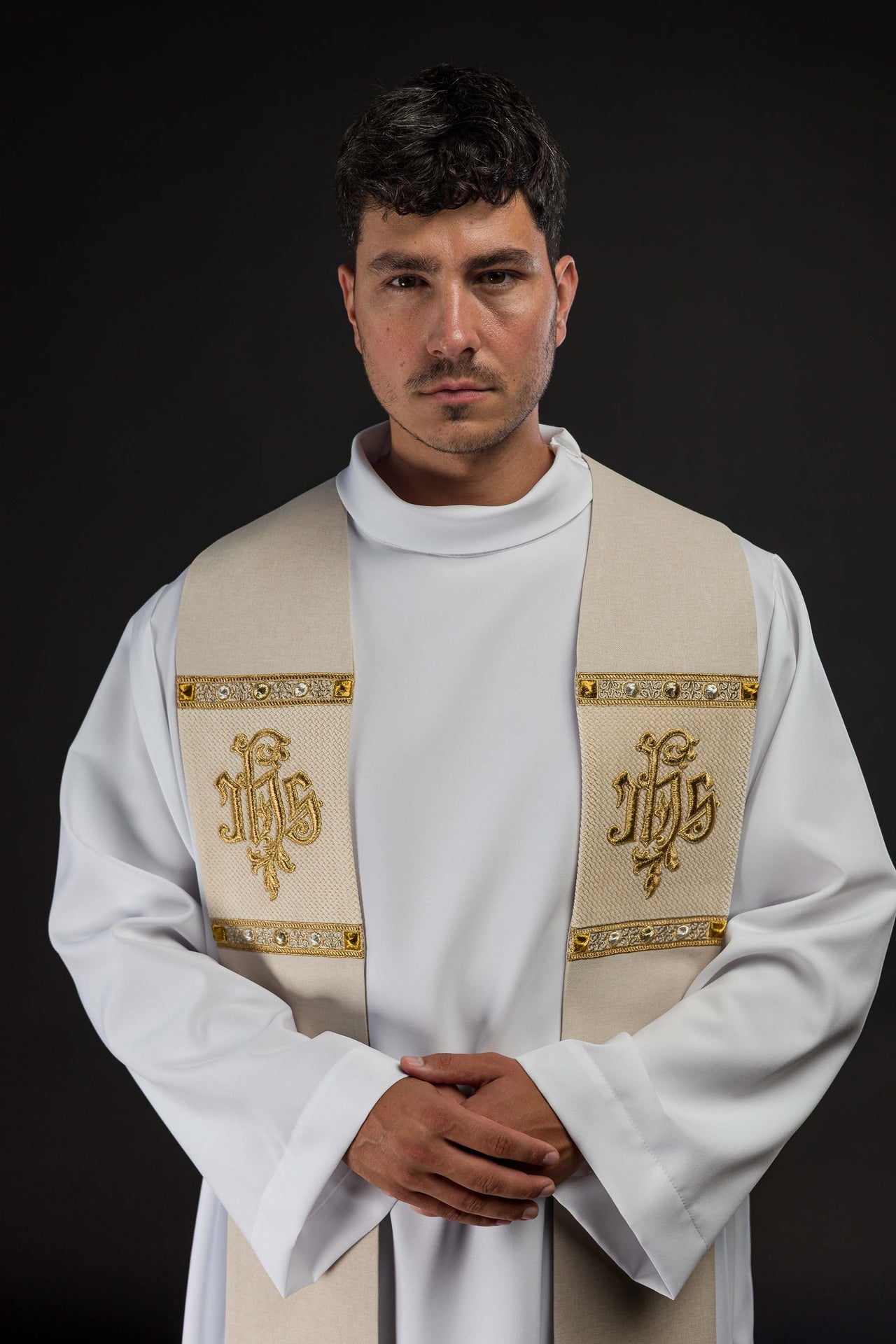 Stuła haftowana z motywem IHS ecru - ORNATY.PL