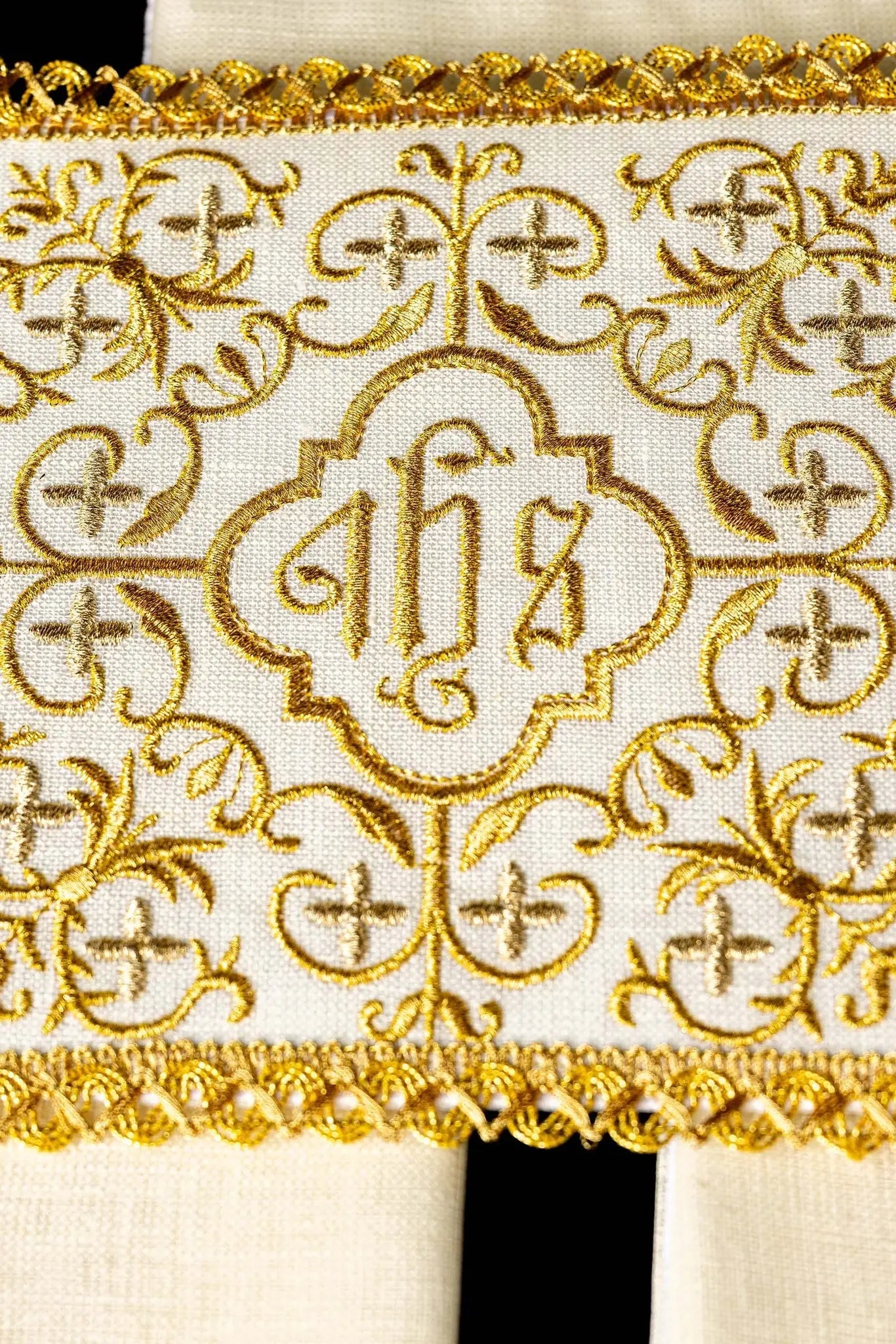 Richly decorated linen chalice set with cross and JHS embroidery