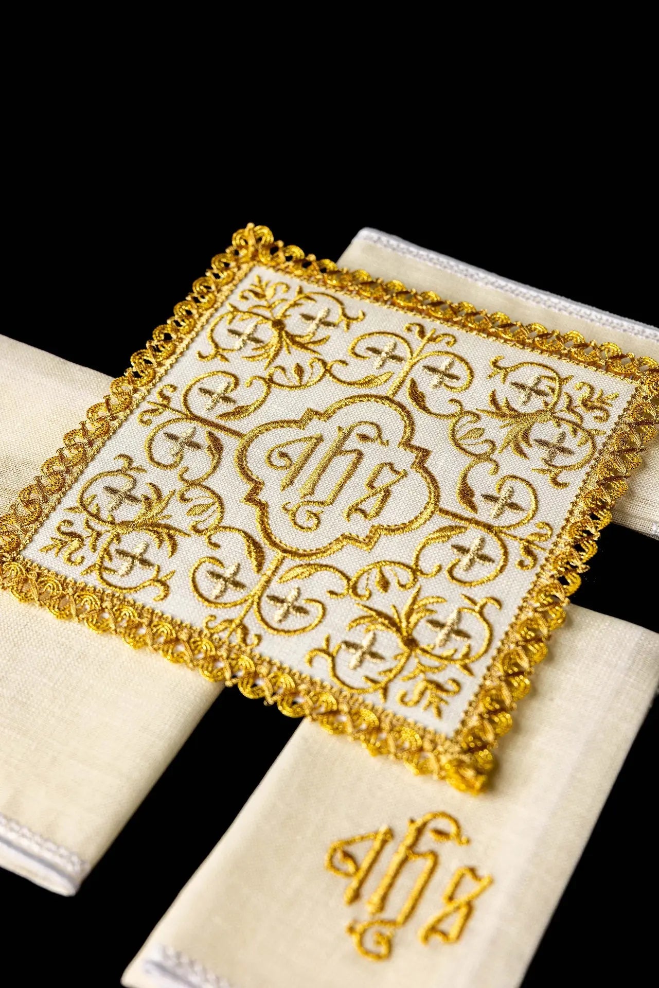 Richly decorated linen chalice set with cross and JHS embroidery