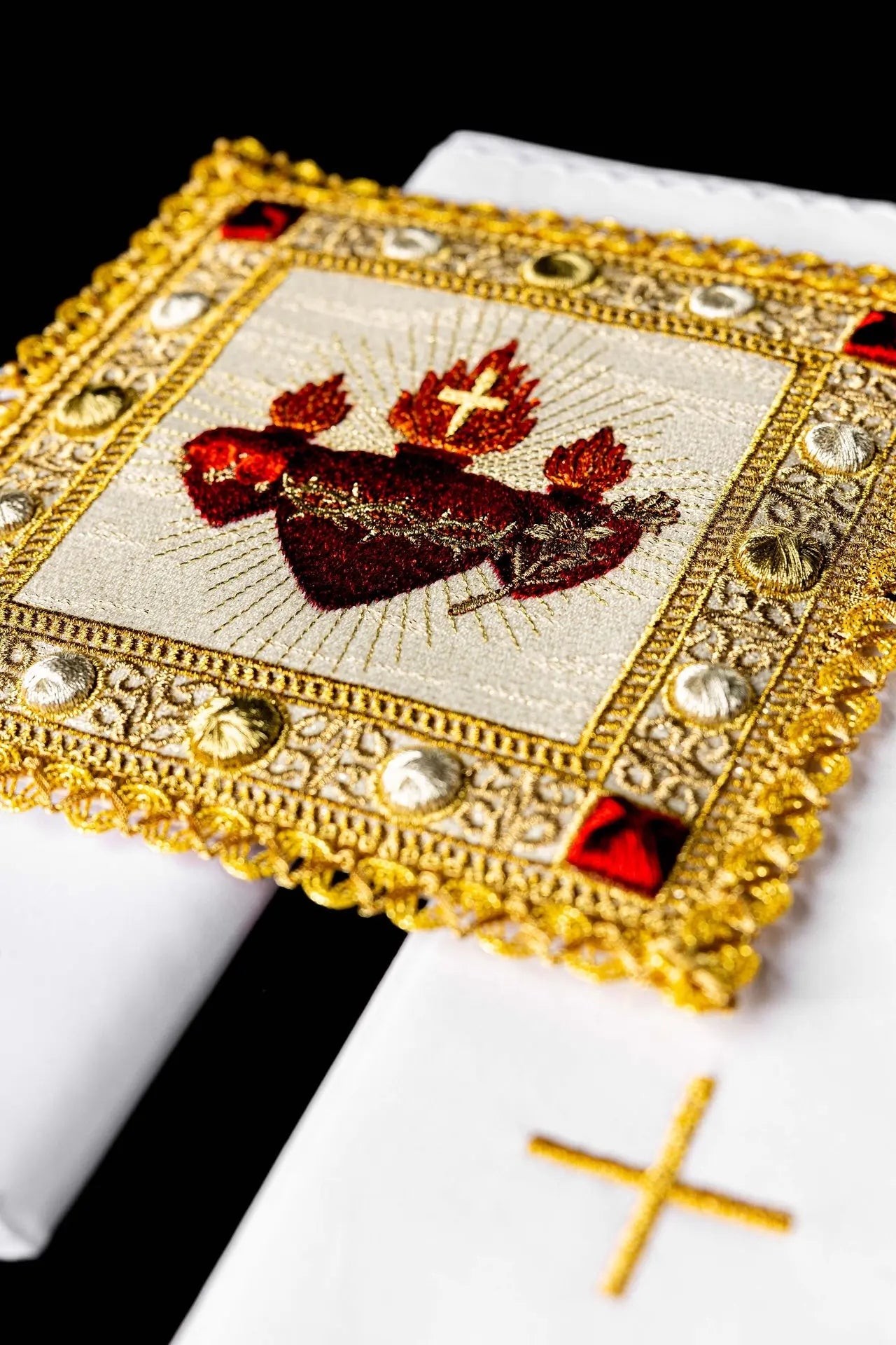 Chalice Linen Set with Embroidery of the Three Sacred Hearts