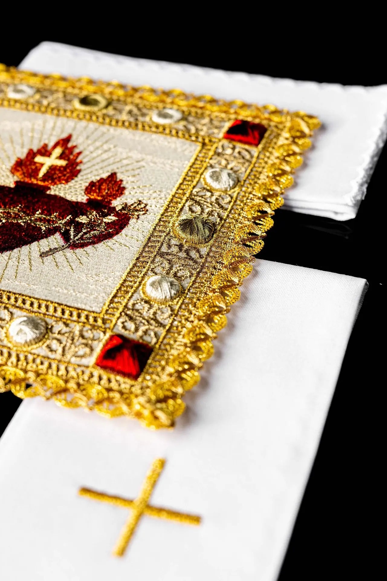 Chalice Linen Set with Embroidery of the Three Sacred Hearts