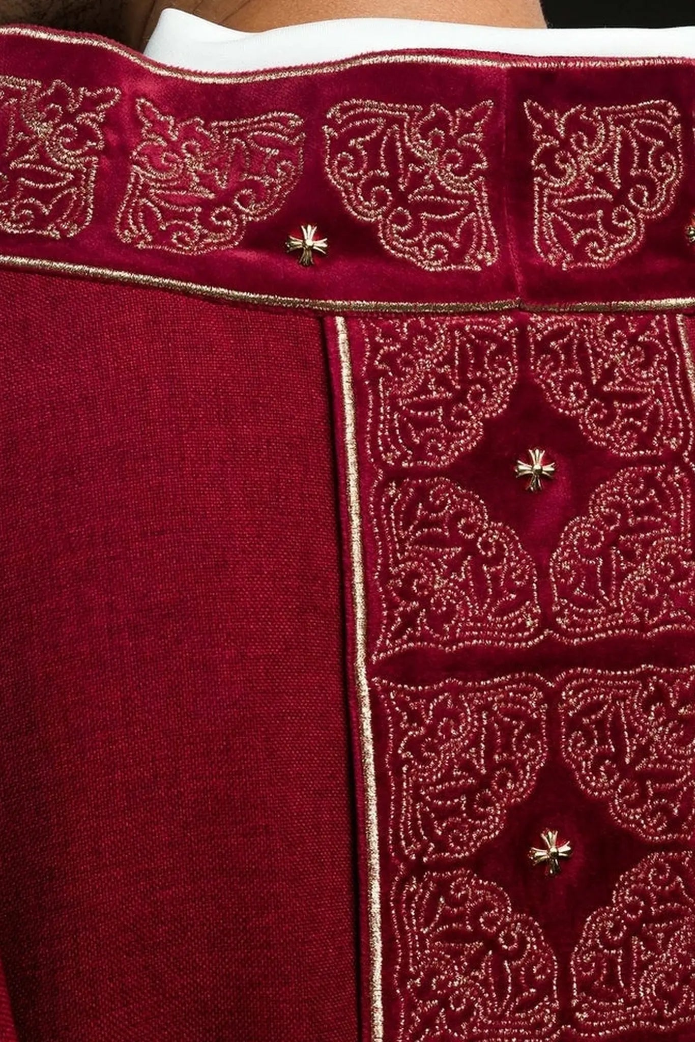 Chasuble with richly embroidered belt and collar in red