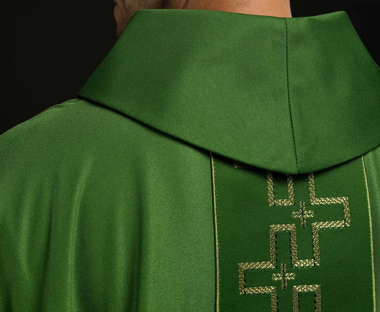 Chasuble with richly embroidered belt in cross embroidery in green