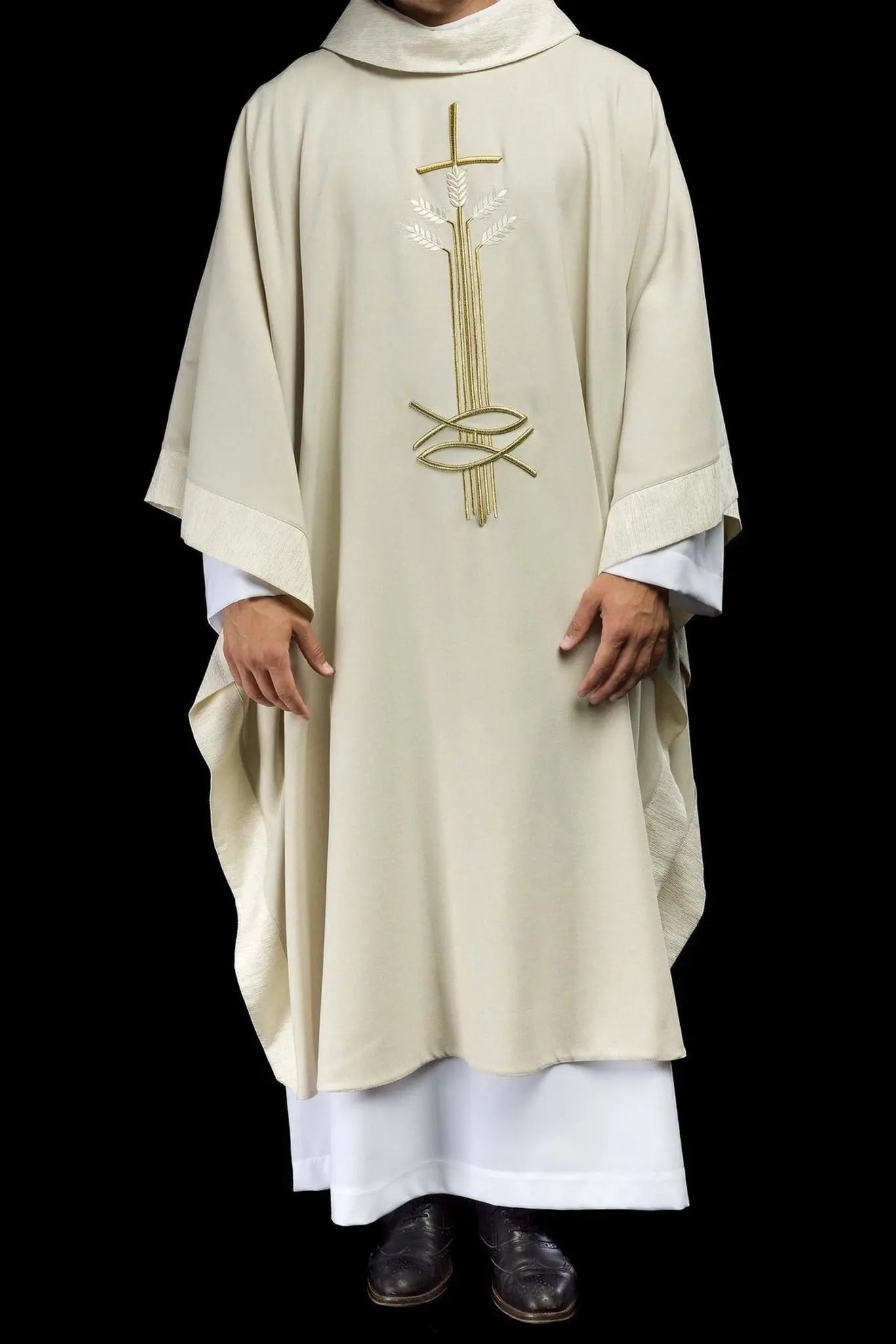 Chasuble with motif of cross, ears and fish