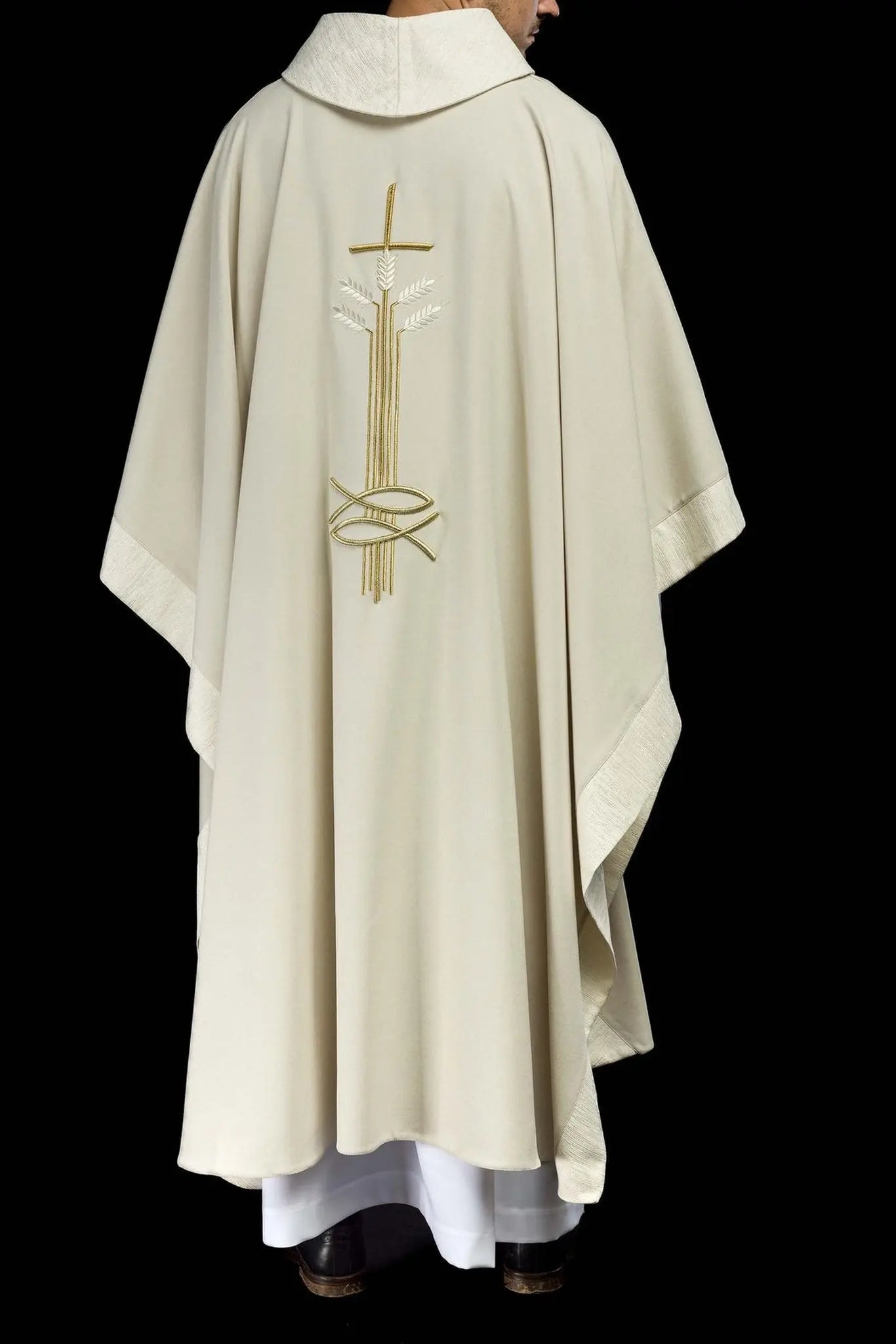 Chasuble with motif of cross, ears and fish