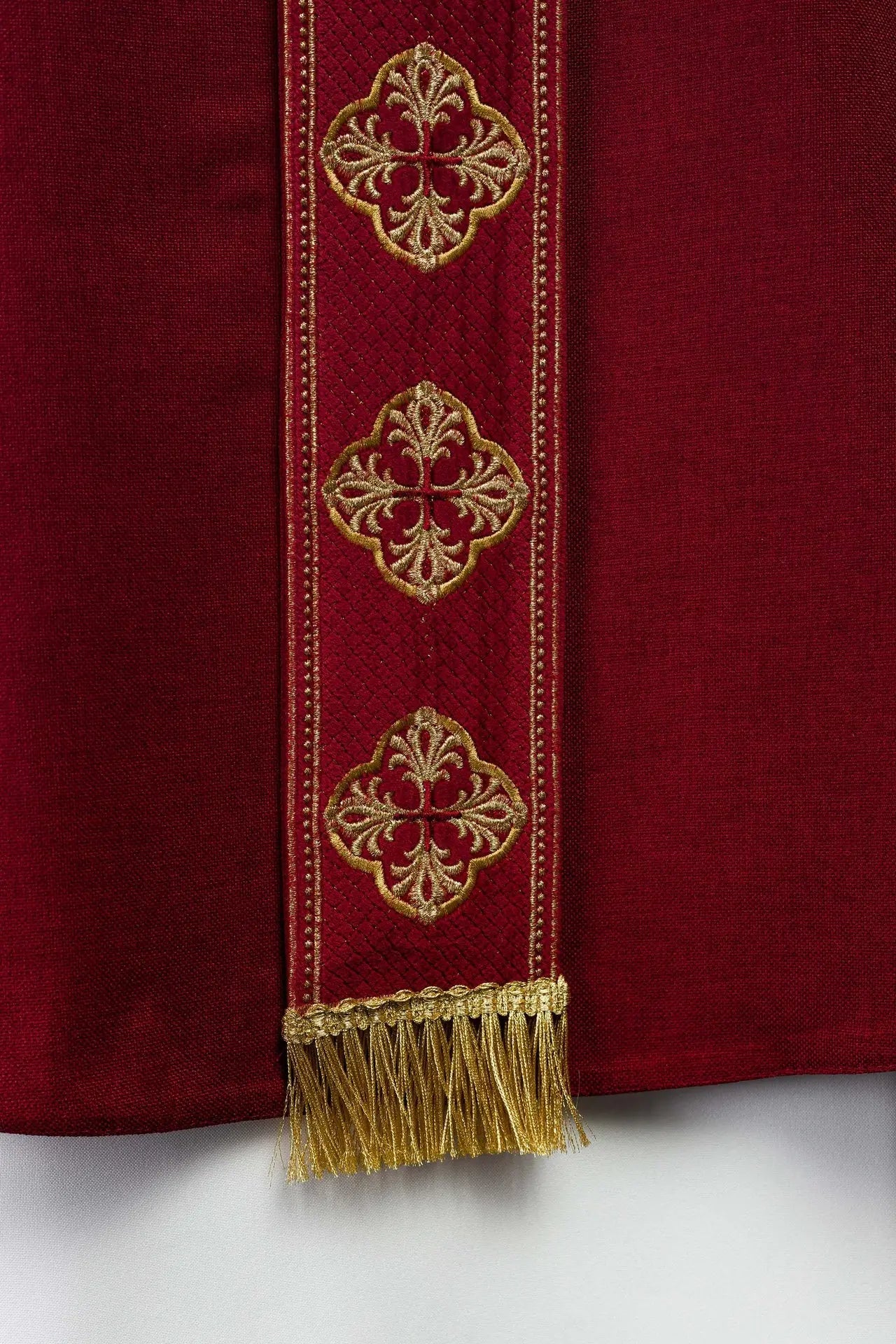 Chasuble in red with embroidered belt and cross collar