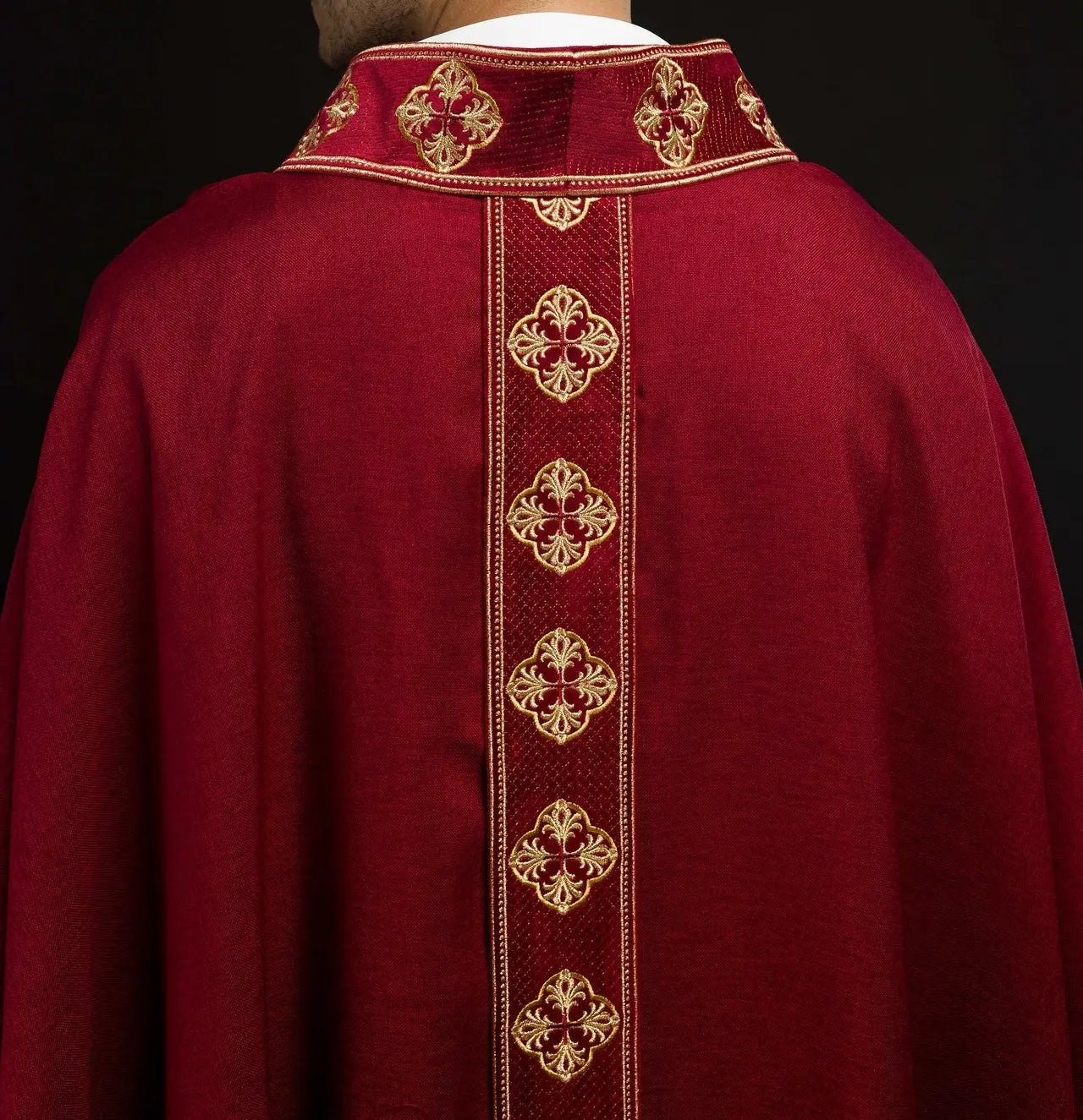 Chasuble in red with embroidered belt and cross collar