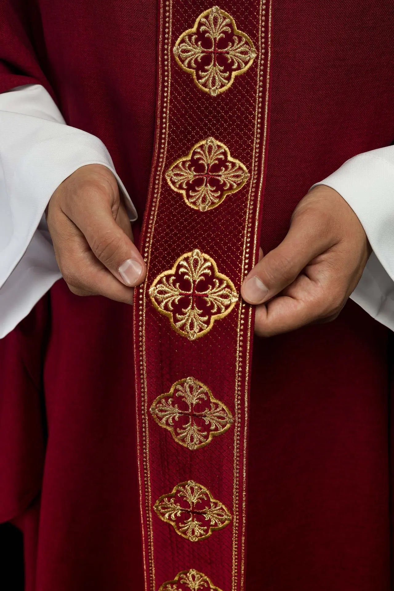 Chasuble in red with embroidered belt and cross collar