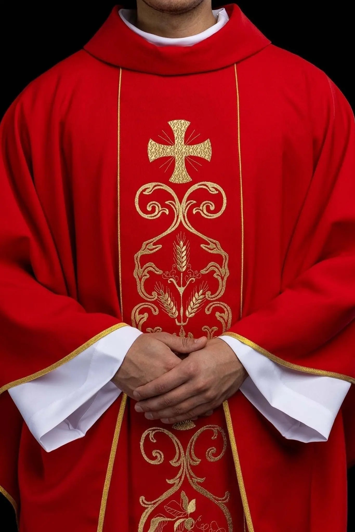 Czerwony Ornat liturgiczny z haftowanym pasem