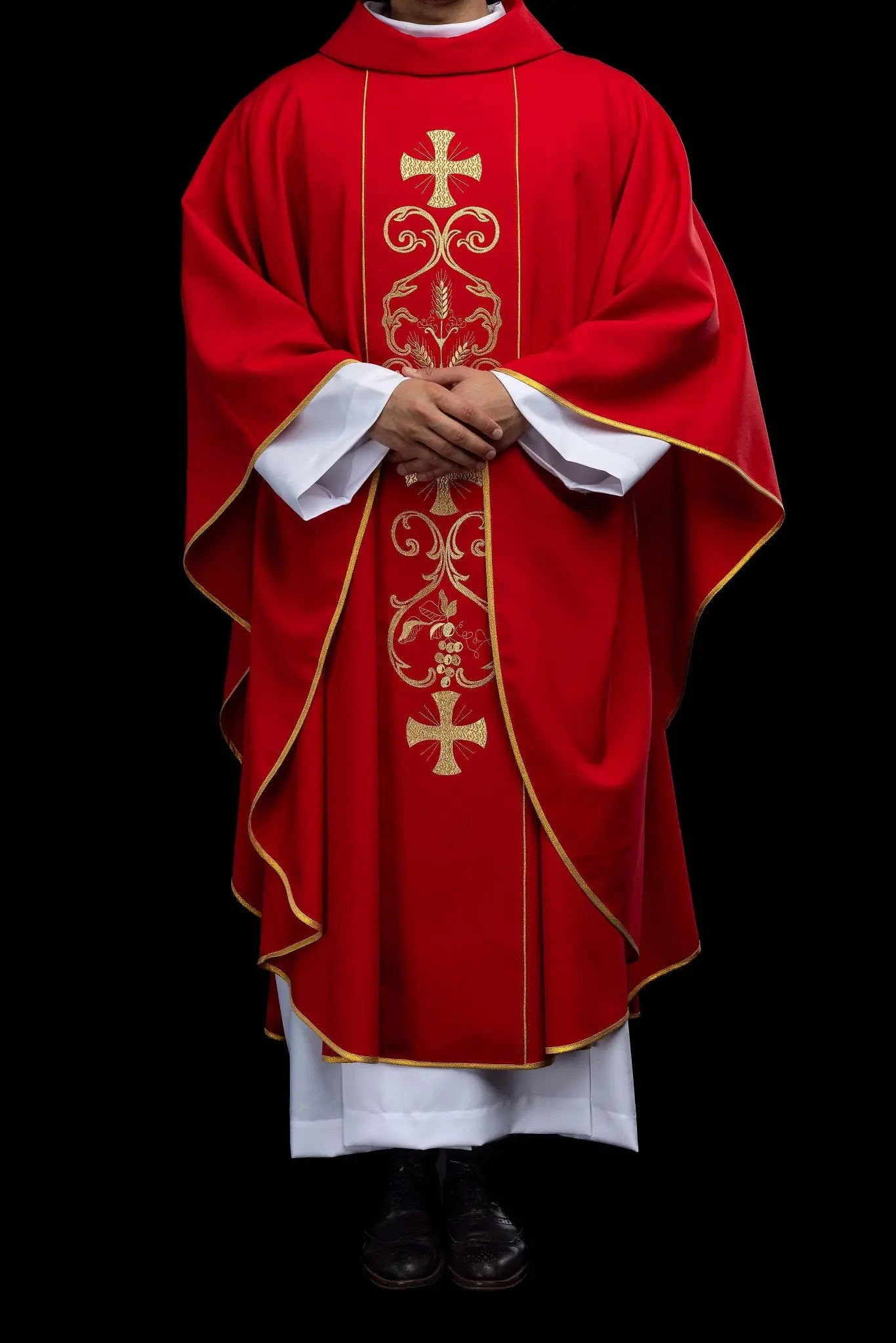 Czerwony Ornat liturgiczny z haftowanym pasem