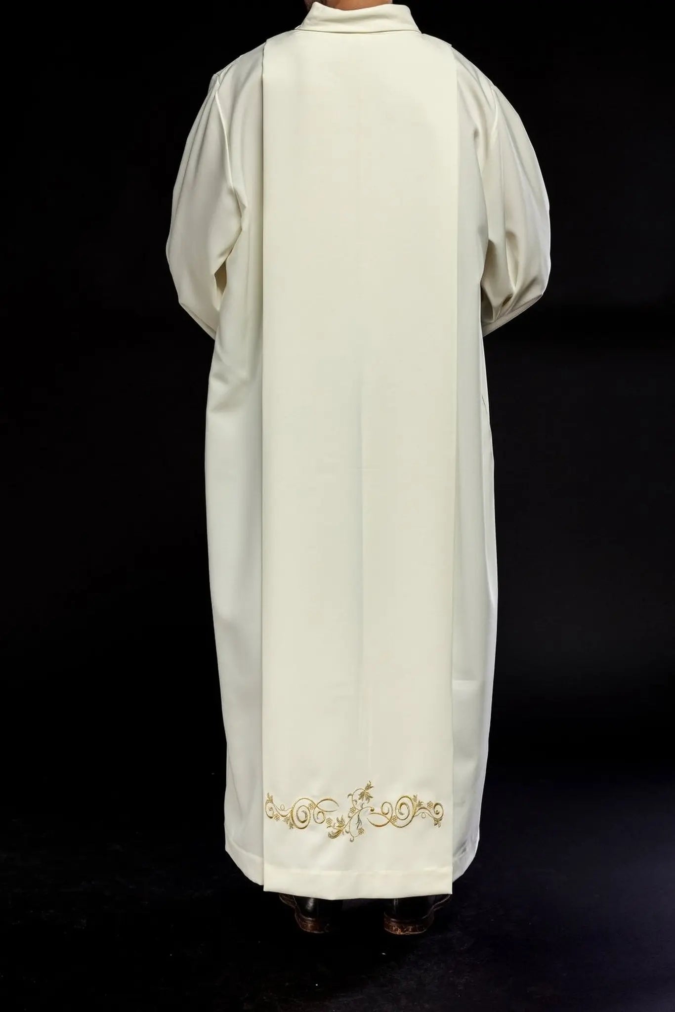Plain turtlenecked priest's robe Ecru decorative embroidery
