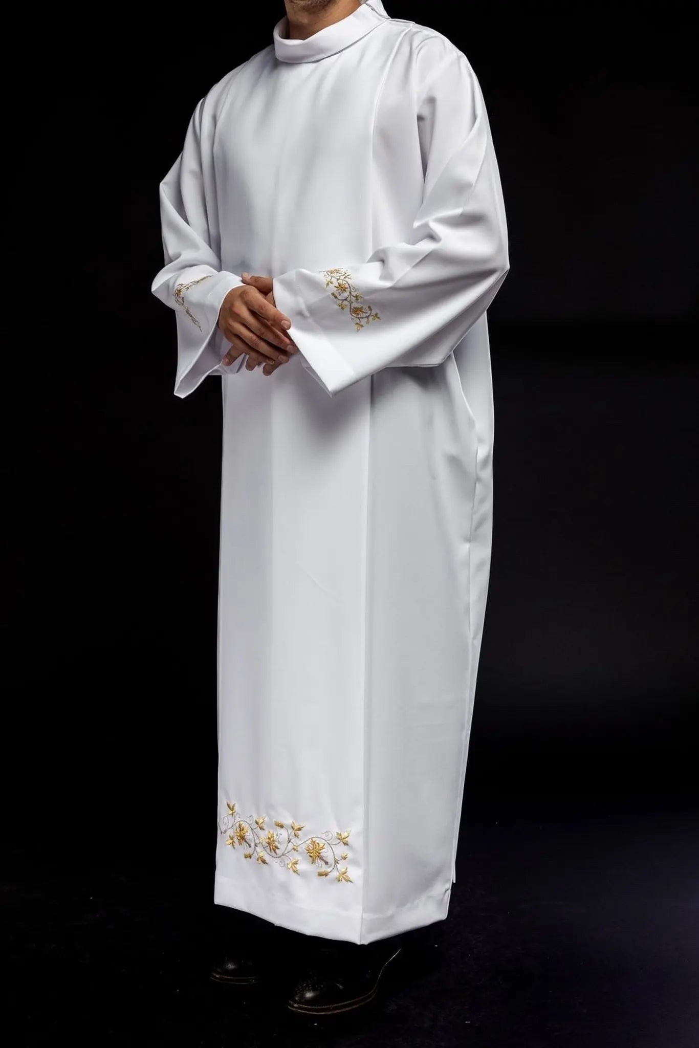 Embroidered priest's robe with turtleneck White