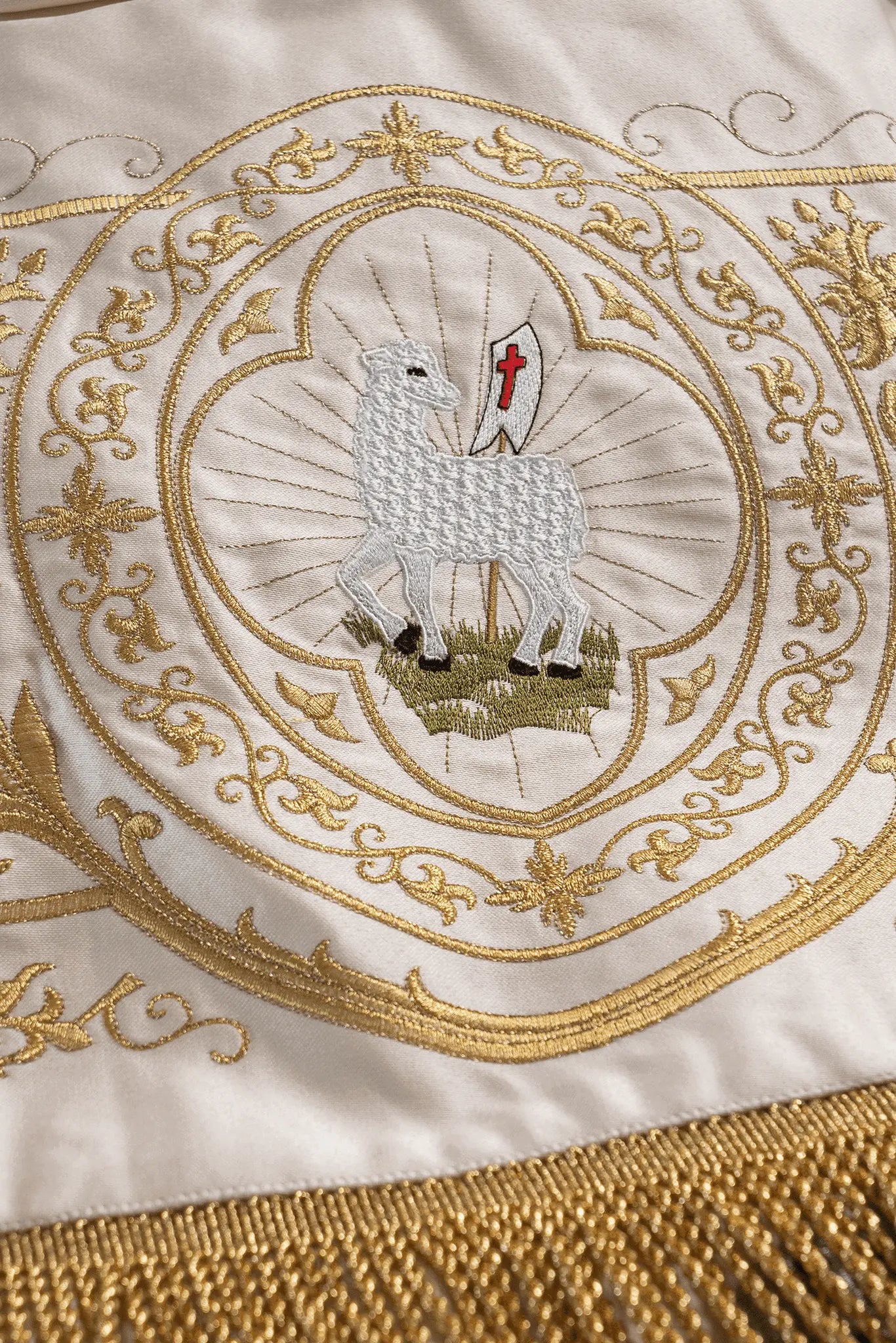 Haftowany baldachim
