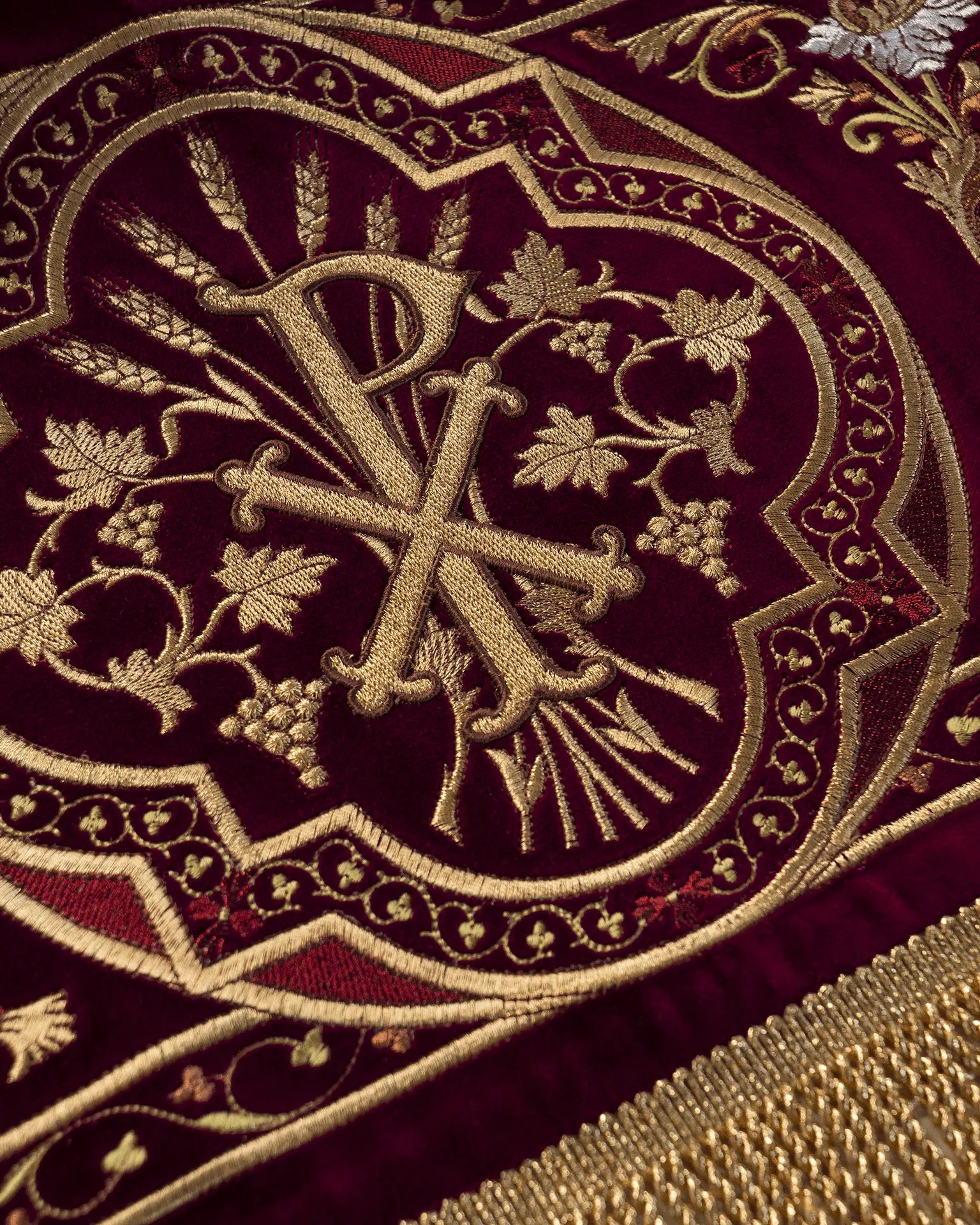 Canopy for 6 spars embroidered on velvet