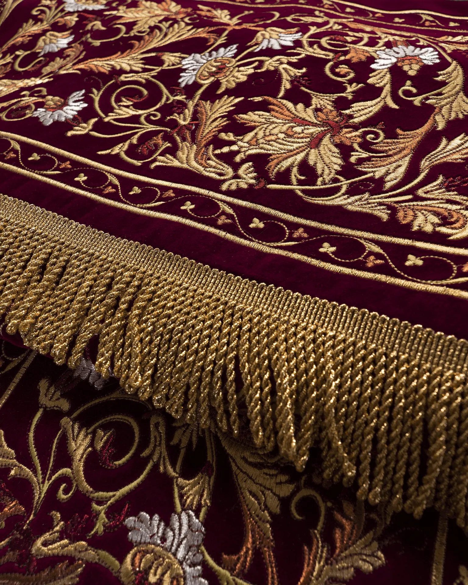 Canopy for 6 spars embroidered on velvet