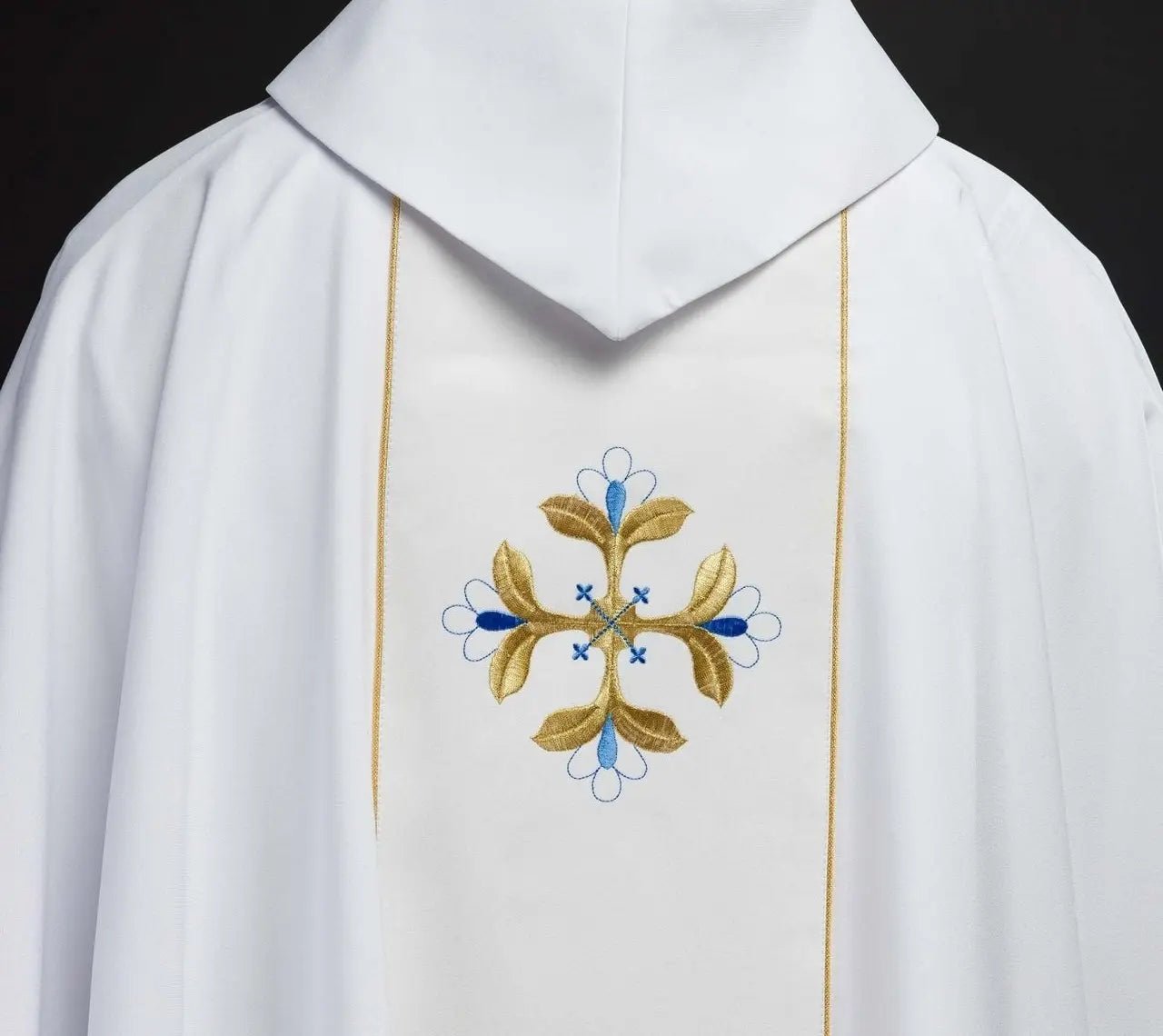 Biały ornat liturgiczny maryjny z pasem