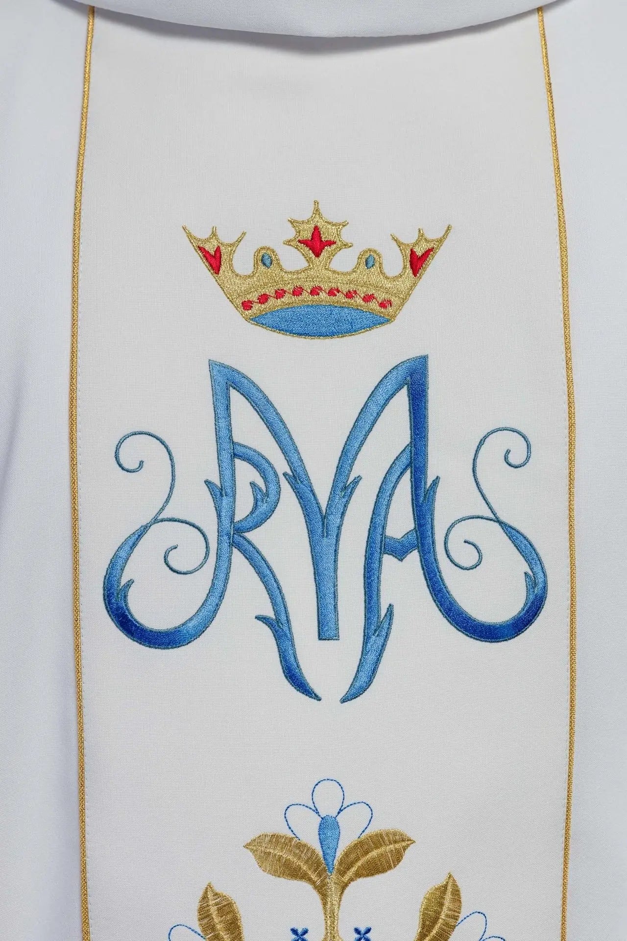Biały ornat liturgiczny maryjny z pasem