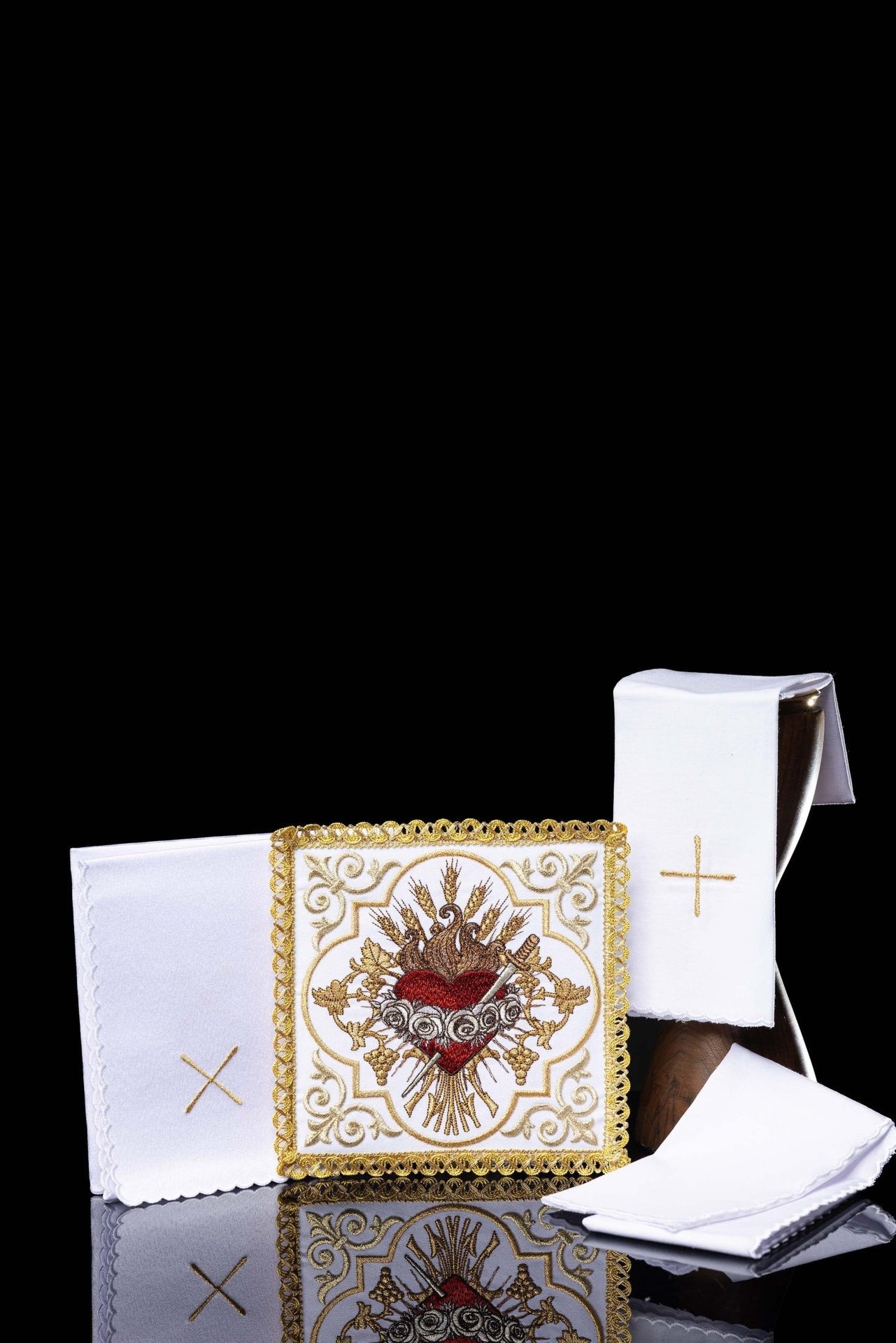 Bielizna kielichowa haftowana z Sercem Maryi