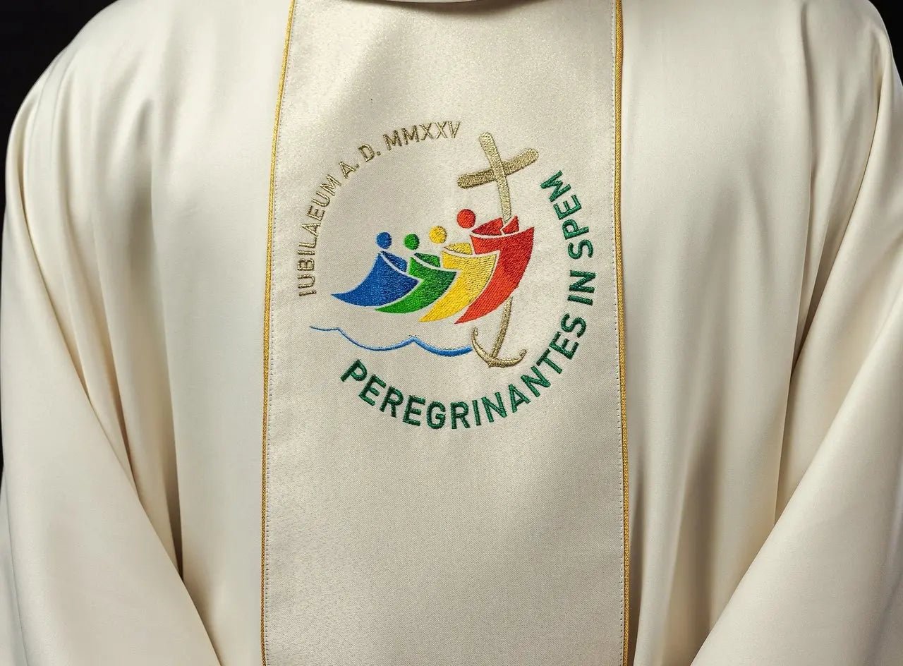 Chasuble with embroidered belt with jubilee logo ecru JUBILEE ROME 2025 - HAFTINA ATELIER