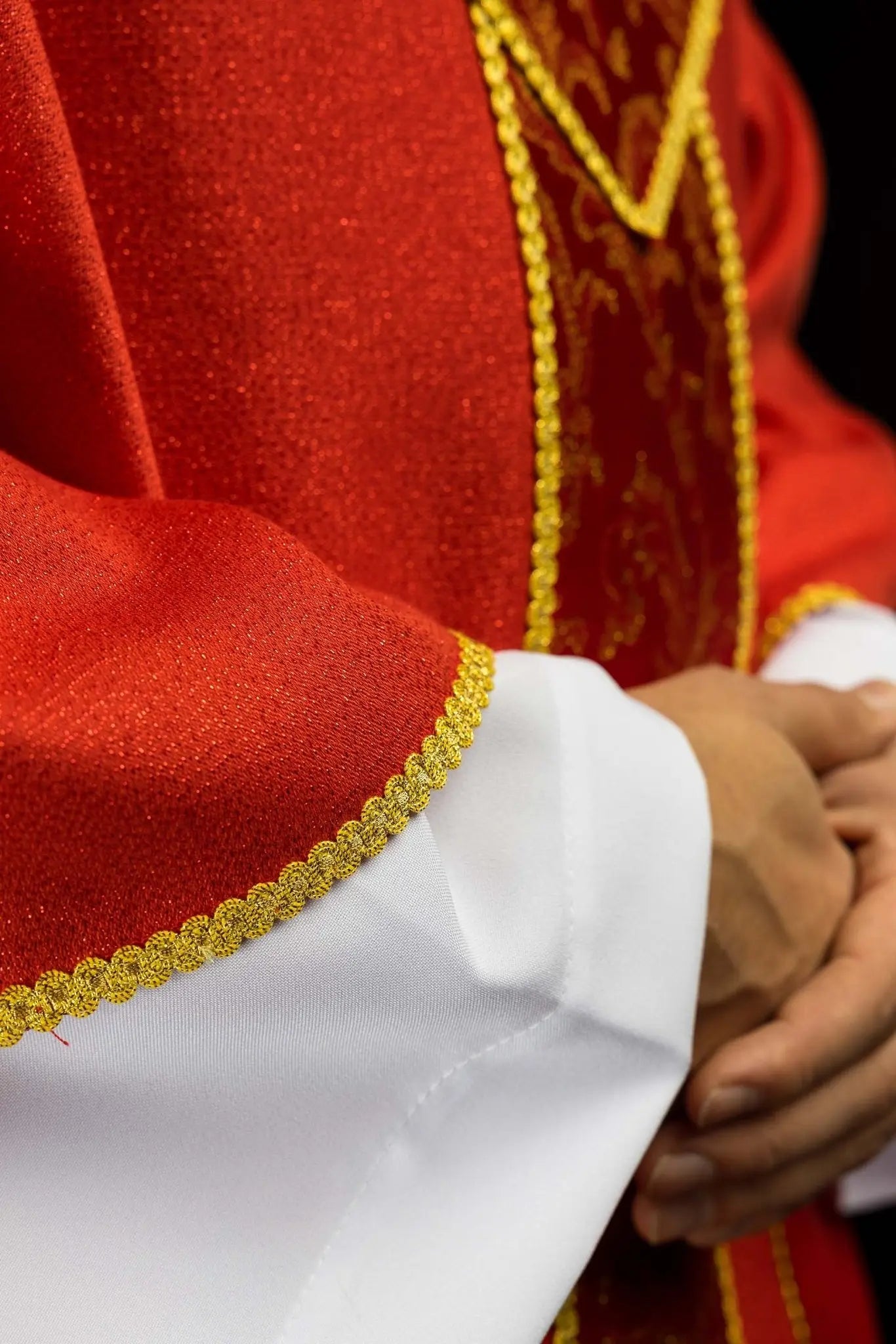 Red chasuble with cross and jacquard fabric