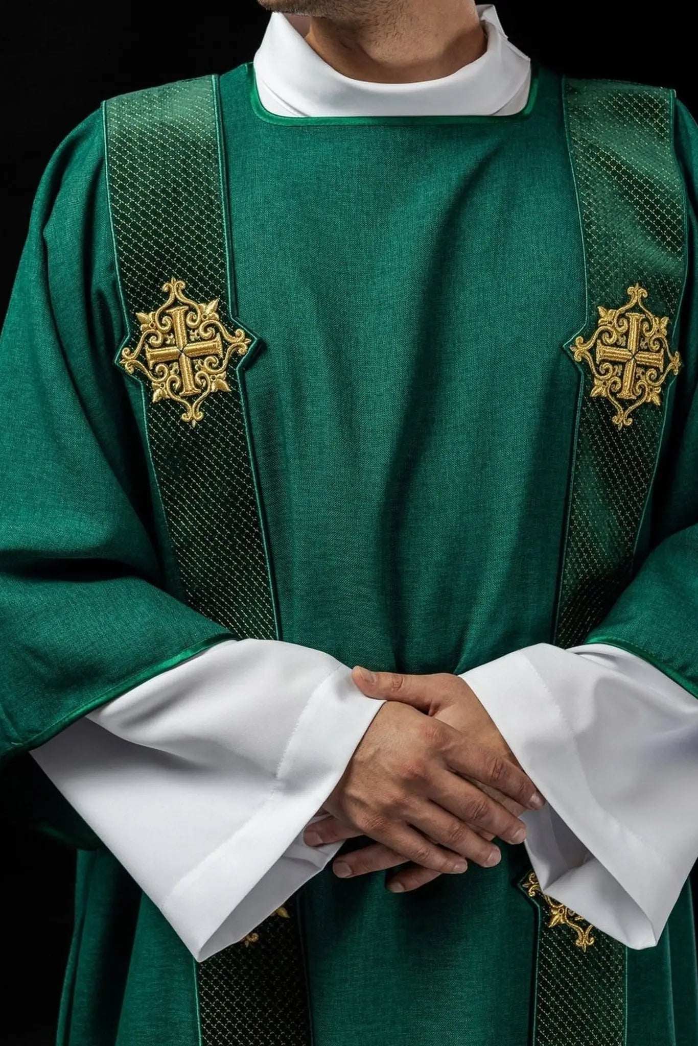Dalmatyka aksamitna w paski i symbole krzyża – zielona