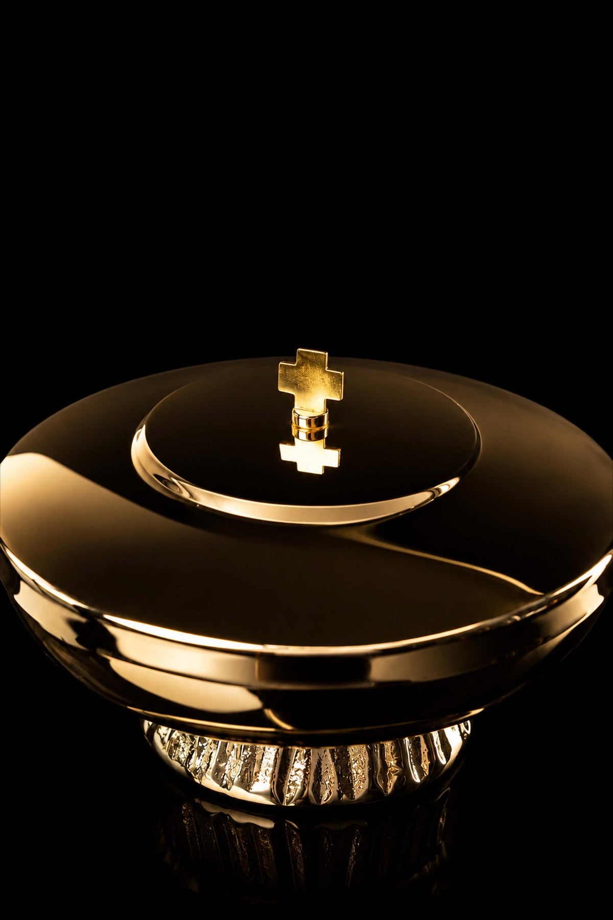 Gold-plated brass ciborium with a cross, close-up of lid and cross