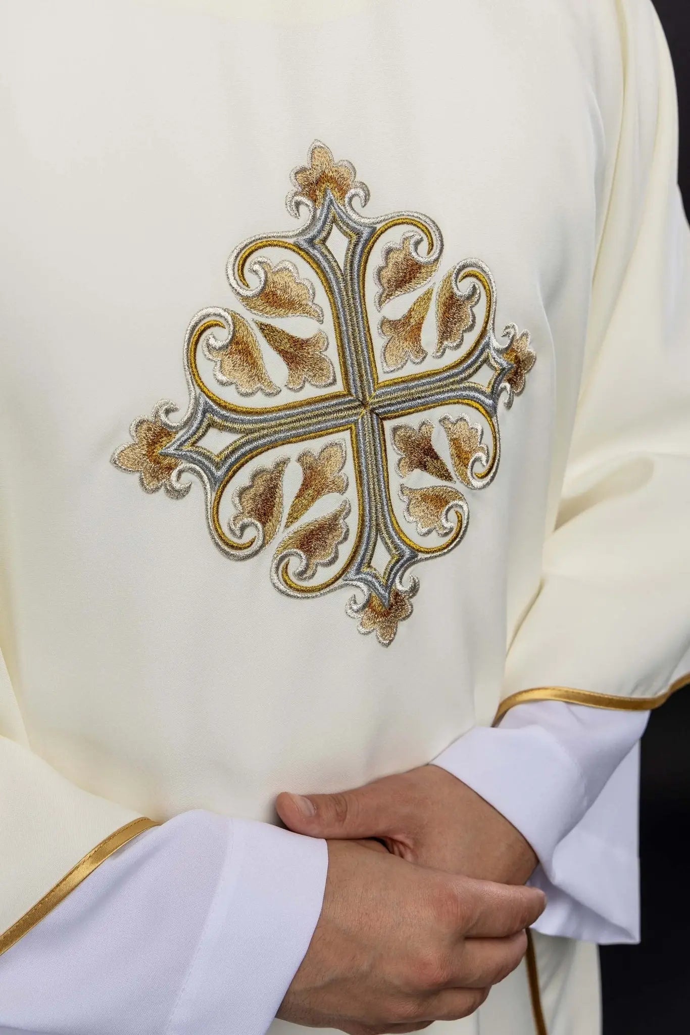 Ecru Embroidered Chasuble with Ornamental Cross and Wide Collar - HAFTINA ATELIER