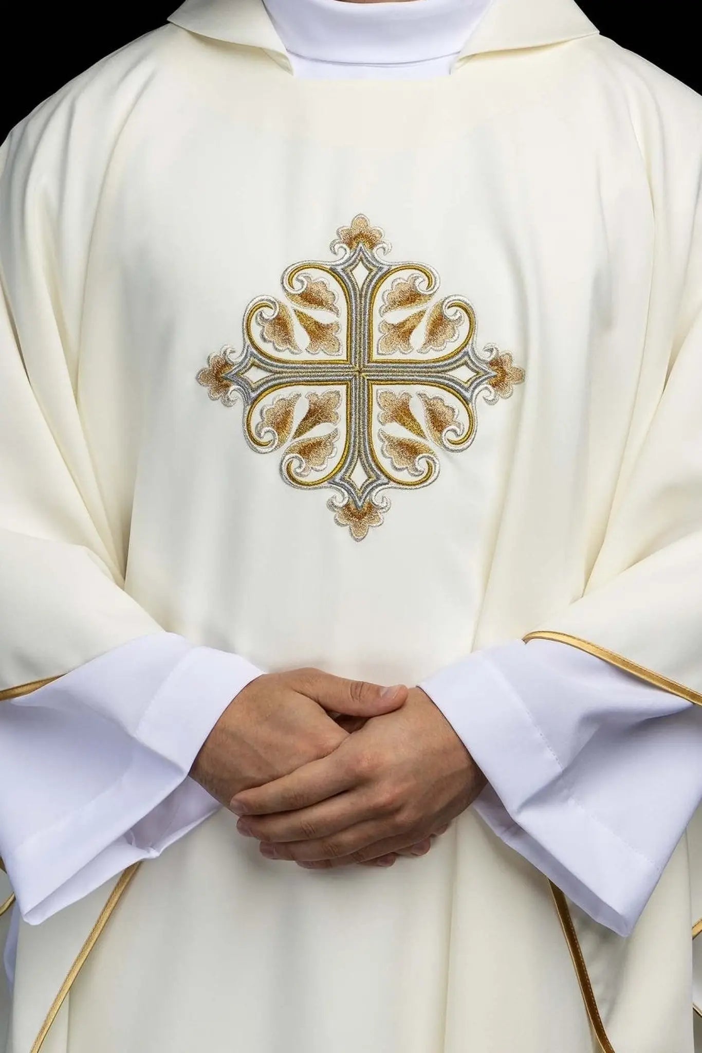 Ecru Embroidered Chasuble with Ornamental Cross and Wide Collar - HAFTINA ATELIER