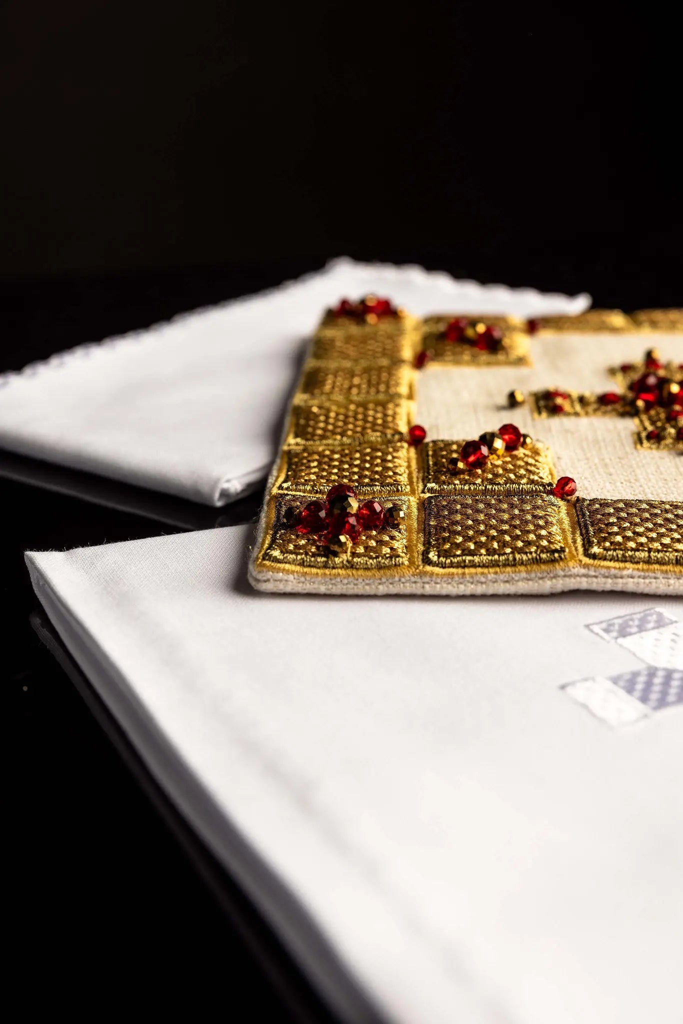 Ecru Handmade Chalice Linen Set with Natural Stones - HAFTINA ATELIER