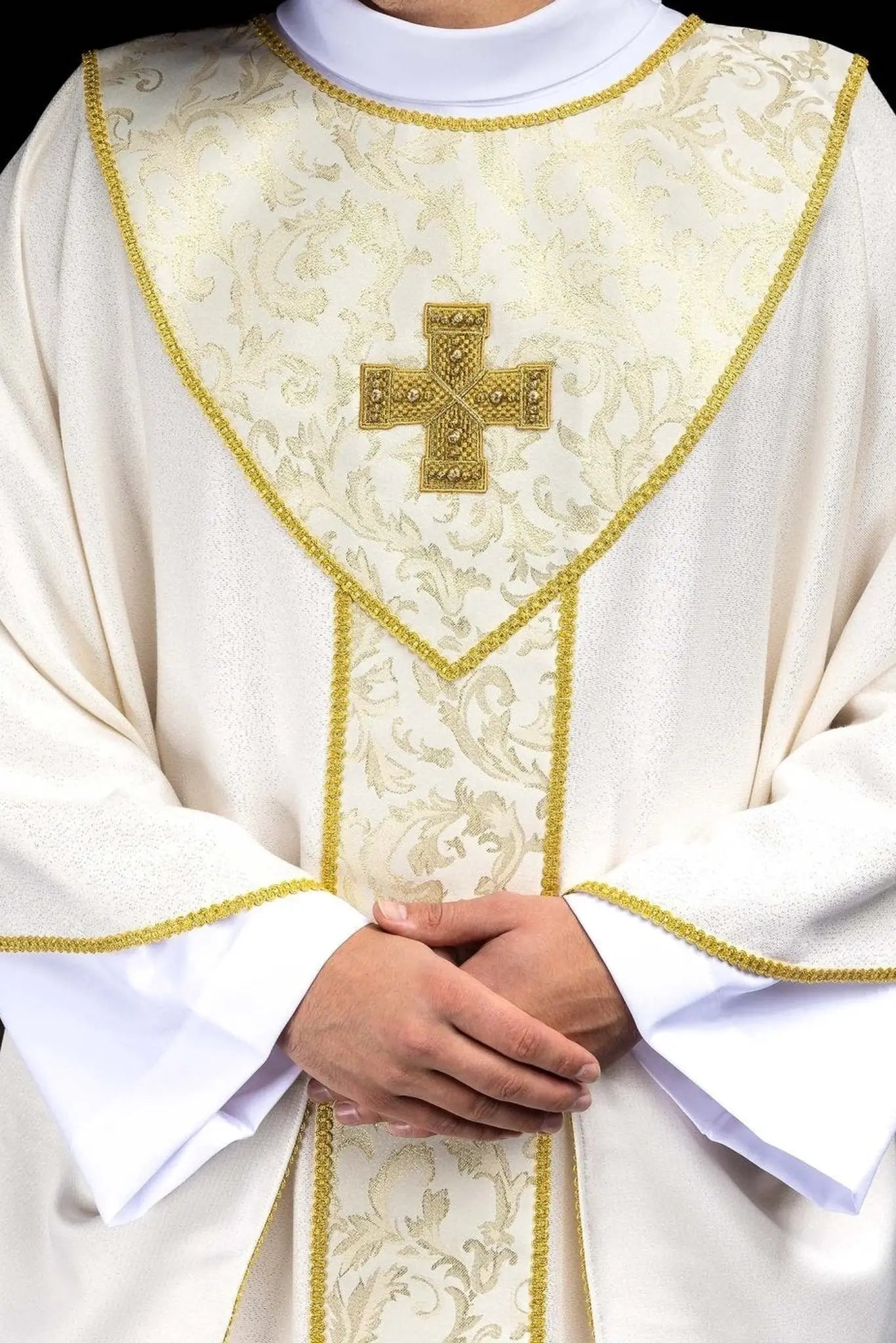 Ecru chasuble with gold cross and jacquard fabric decoration