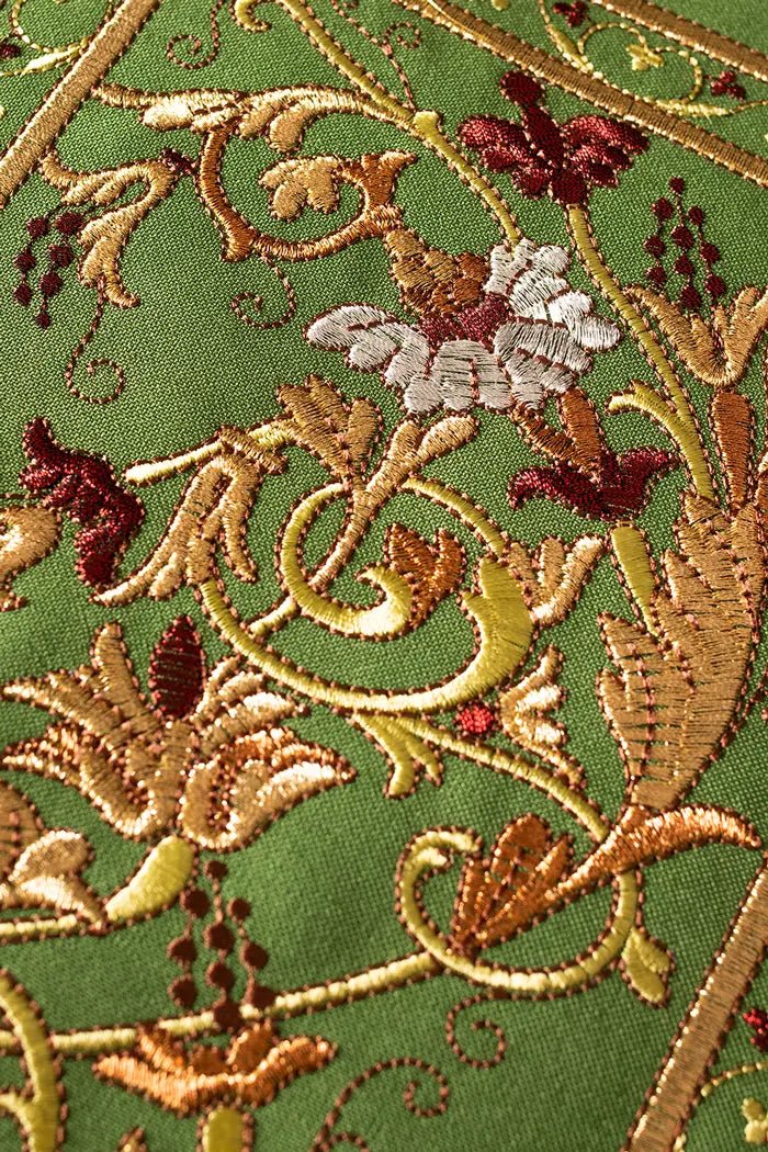 Embroidered chasuble with IHS symbol Green richly decorated - HAFTINA ATELIER
