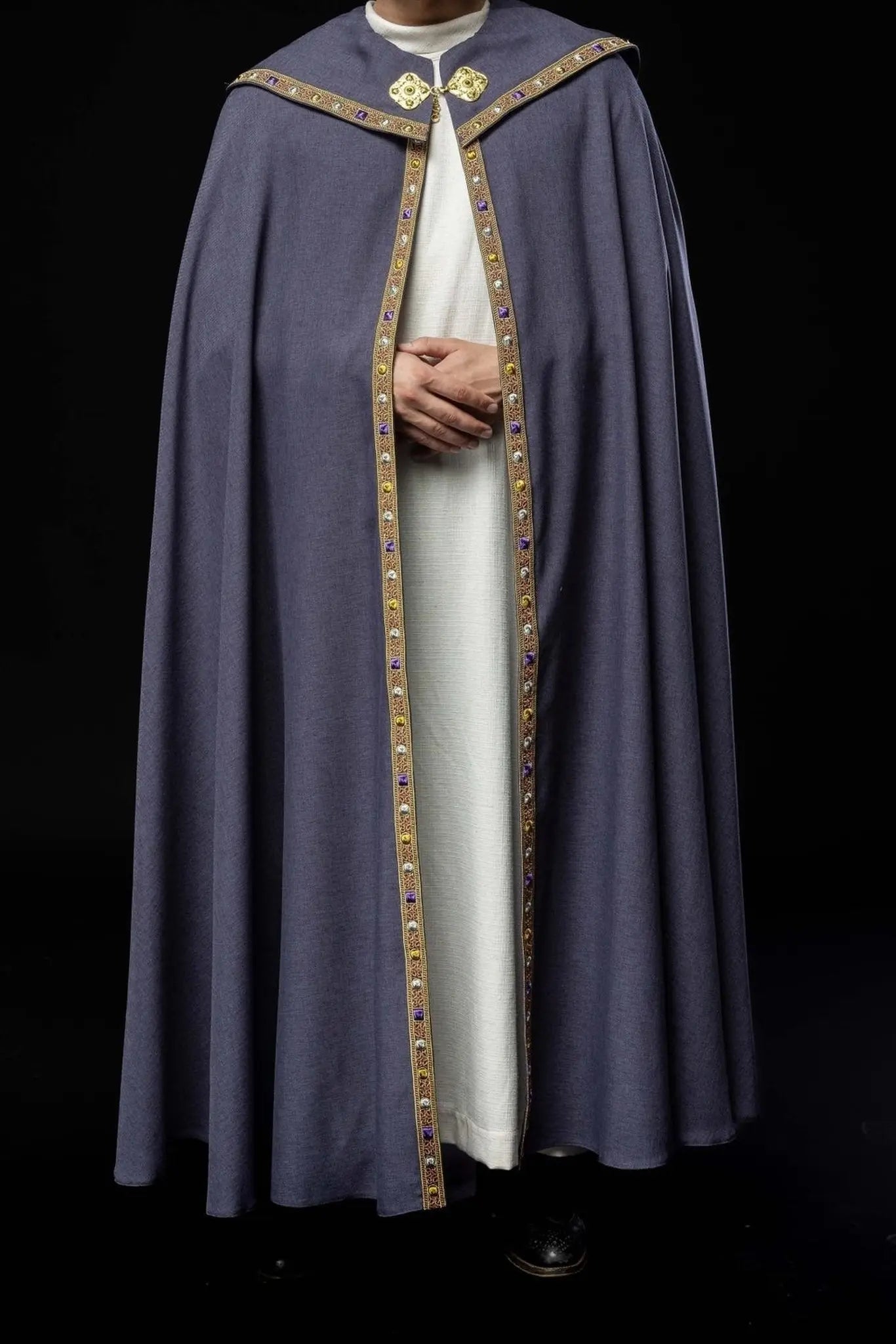 Peleryna liturgiczna fioletowa ze złotym IHS