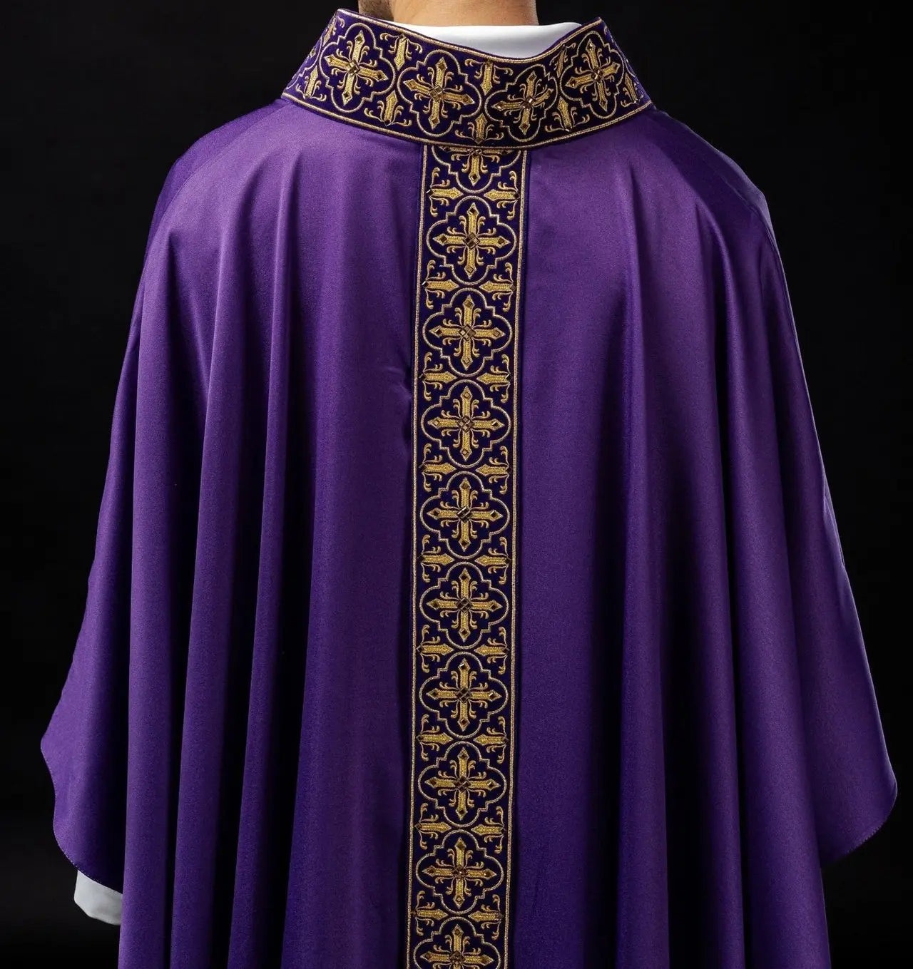 Purple chasuble decorated with five hundred decorative stones