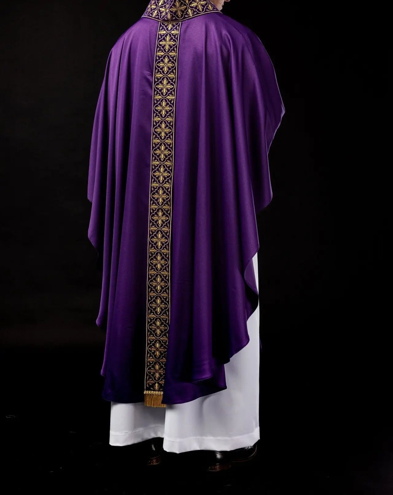 Purple chasuble decorated with five hundred decorative stones