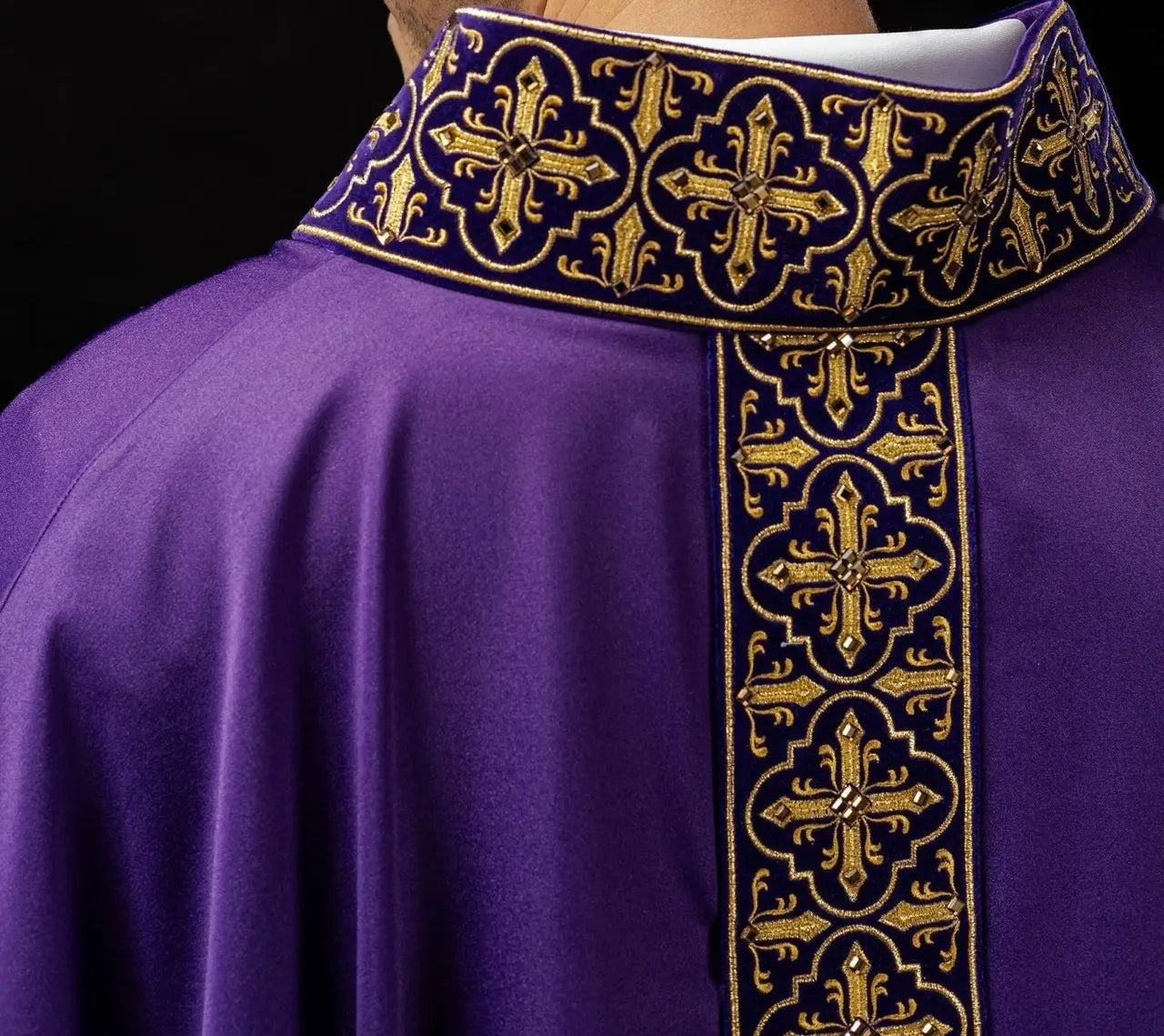 Purple chasuble decorated with five hundred decorative stones