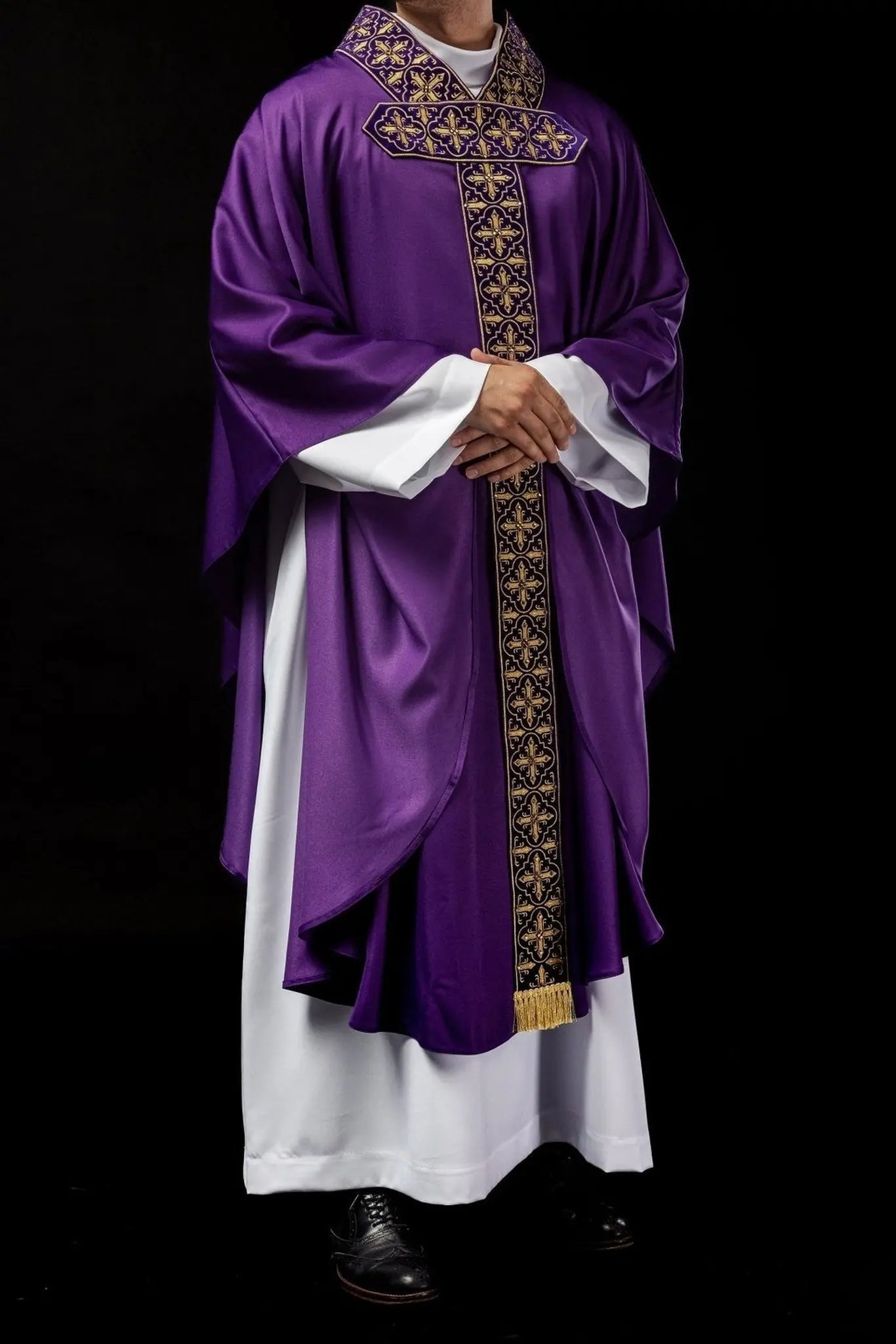 Purple chasuble decorated with five hundred decorative stones