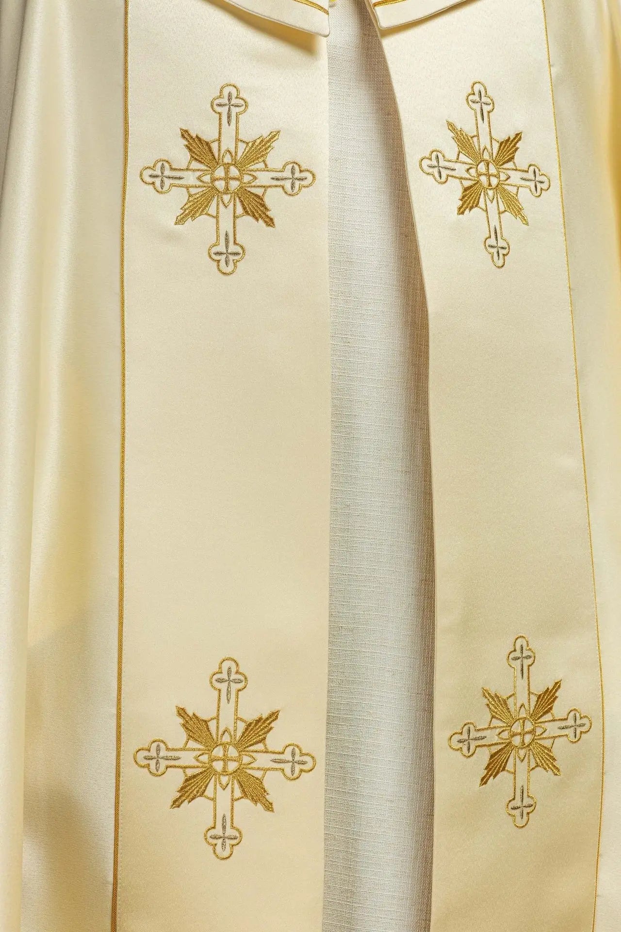 Peleryna eucharystyczna z monogramem IHS