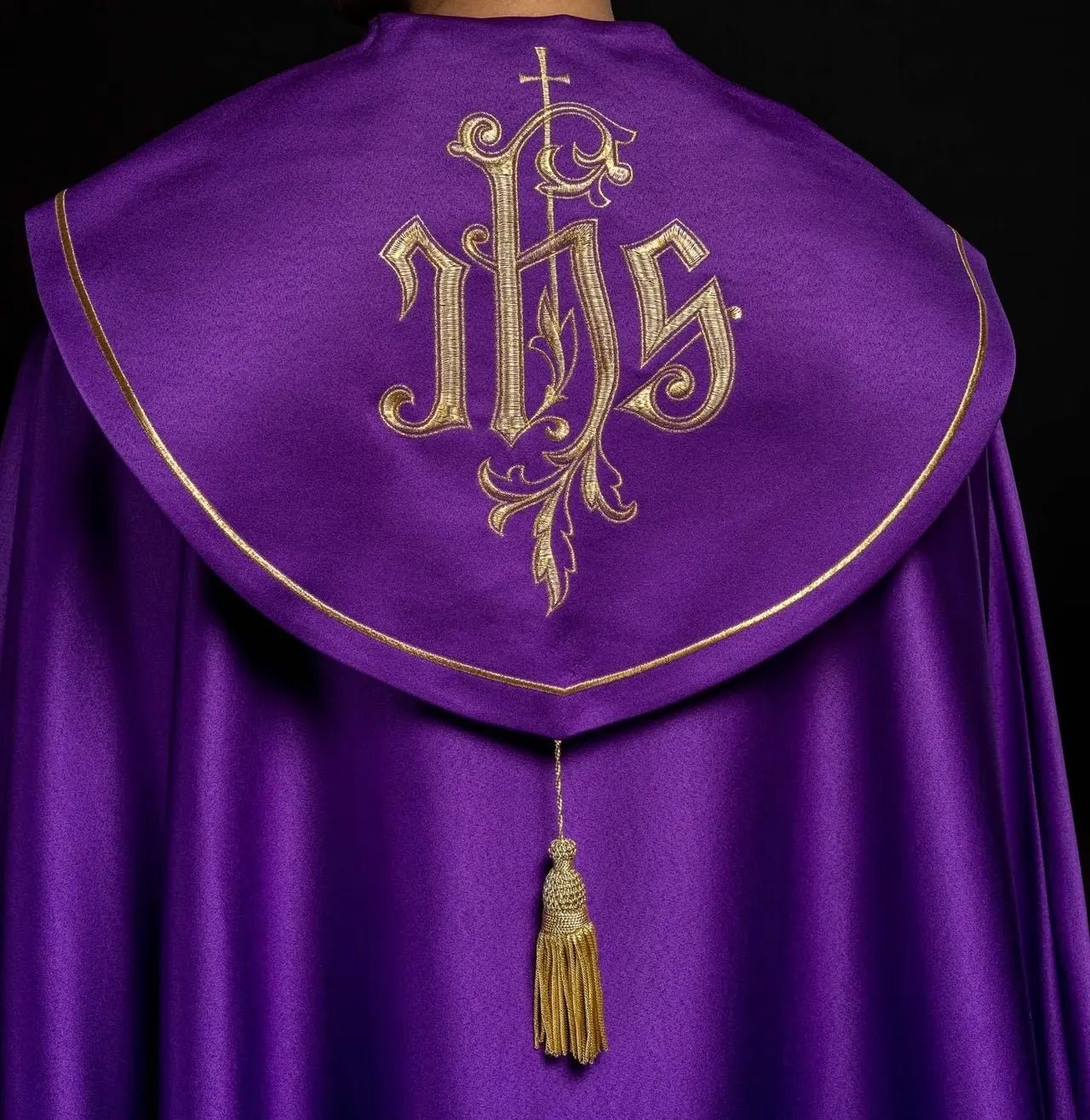 Monogram peleryny eucharystycznej IHS Purple