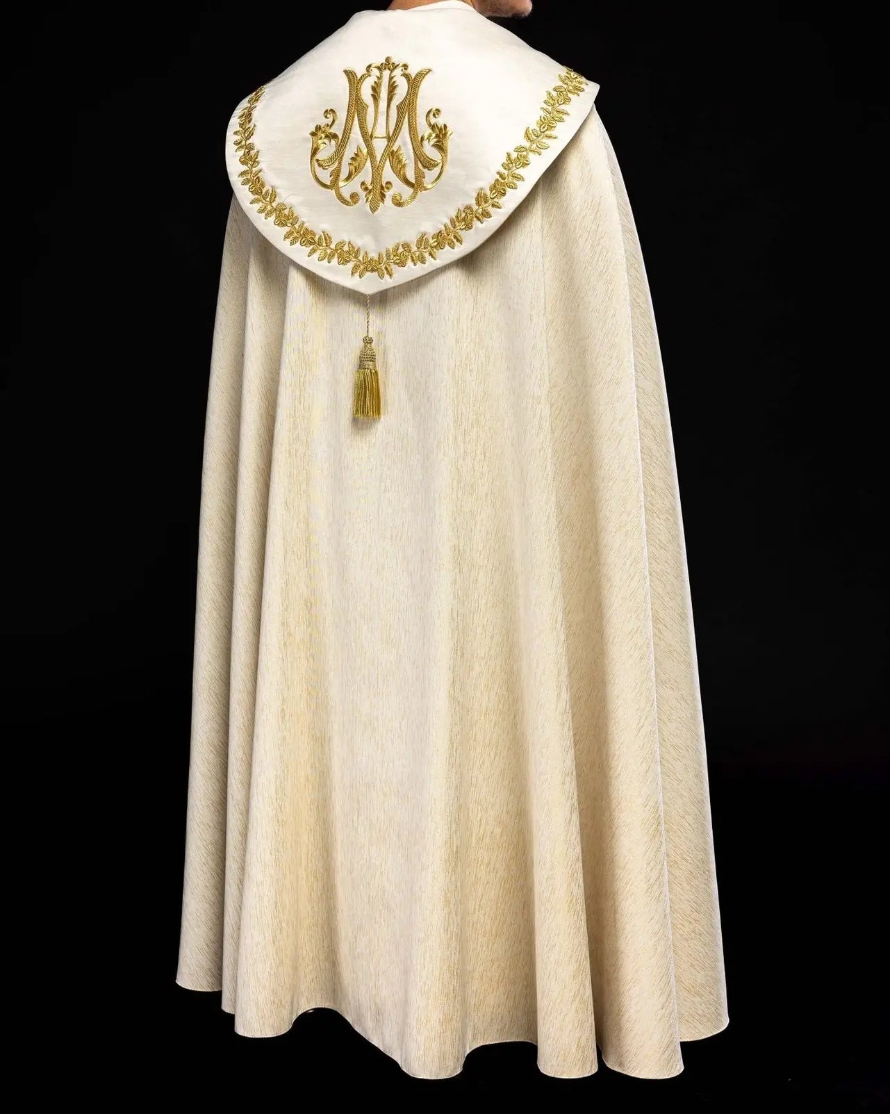 Embroidered Marian Bedspread Ecru