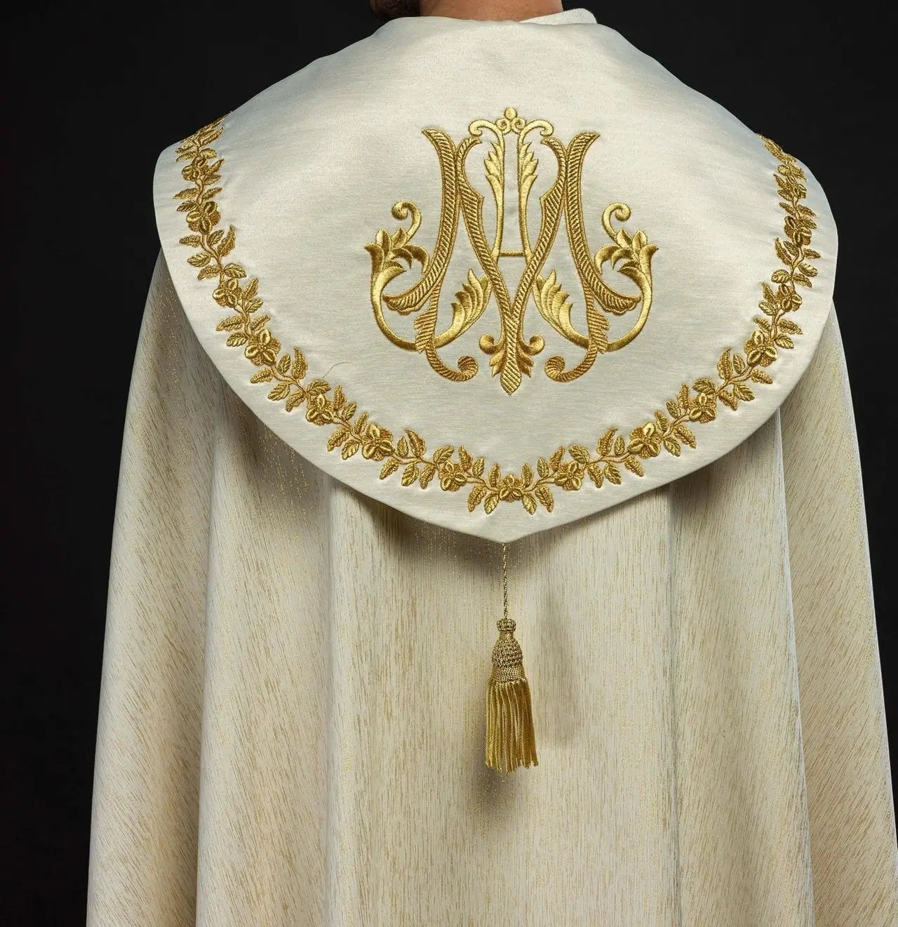 Embroidered Marian Bedspread Ecru