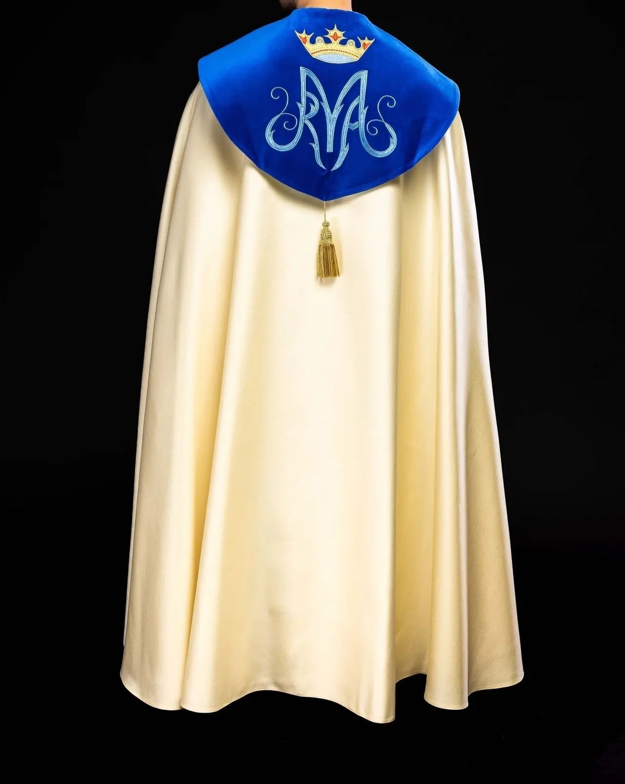 Embroidered Marian cape with ecru velvet